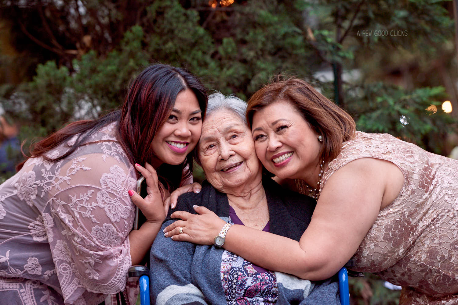 picture-with grandma-at-birthday-party-photography