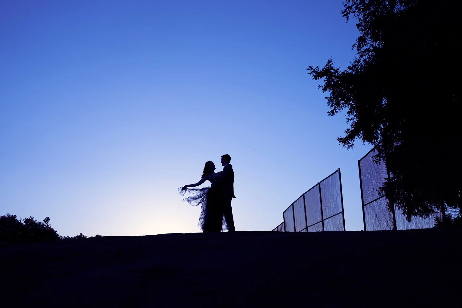 Silhouettes – “Imagine sky is your officiant, trees are your witness, waltzing is the rhythm” Silhouettes are the perfect symbol of an undying love.