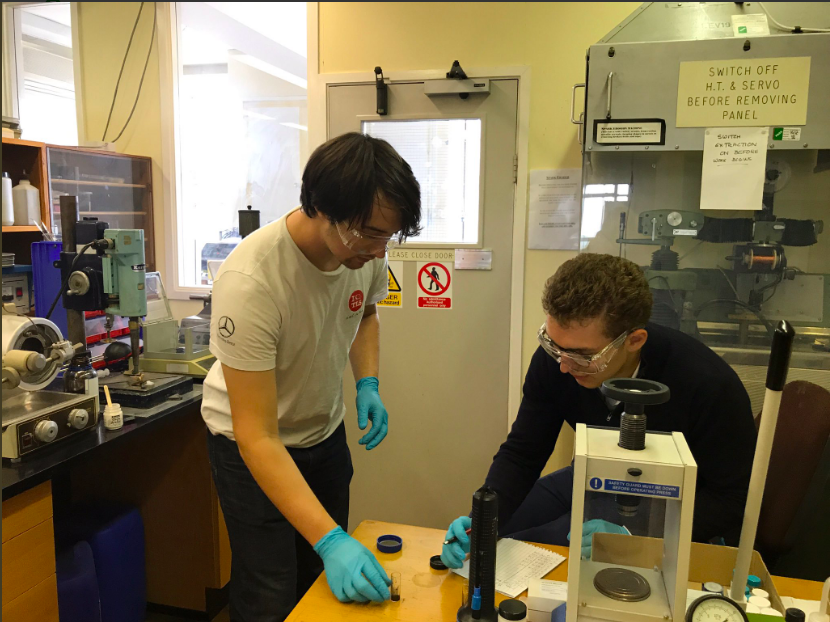 simon bevan and benjamin altshuler in the lab in oxford