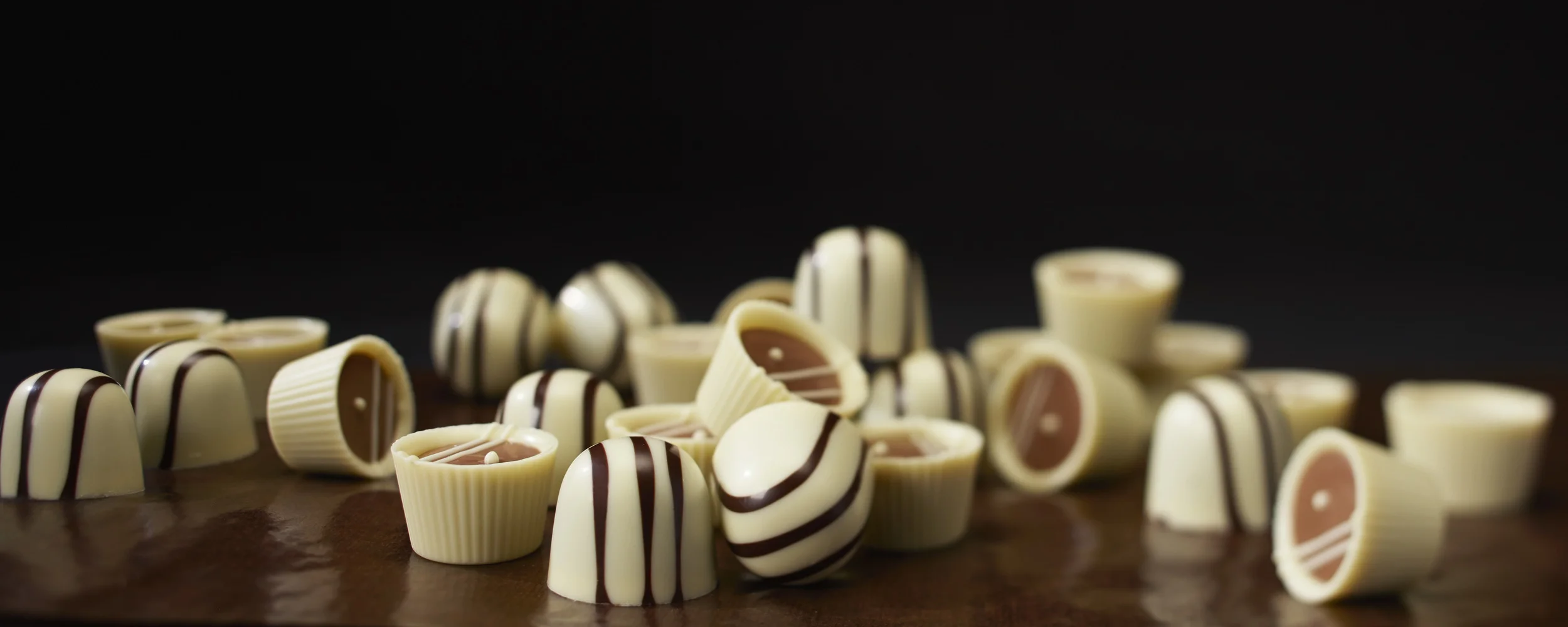 5559_VanH_Hero_0111 v03.jpg