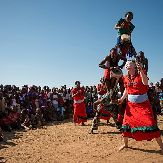 A professional traditional dance troupe visited Thuchila for our dance competition finale! ⠀
.⠀
.⠀
.⠀
#miqlat #malawi #games #hope #children #nonprofit #education #tia #thisisafrica #girlchild #thuchilahopecenter #chiradzuludistrict #alivetothrive #d