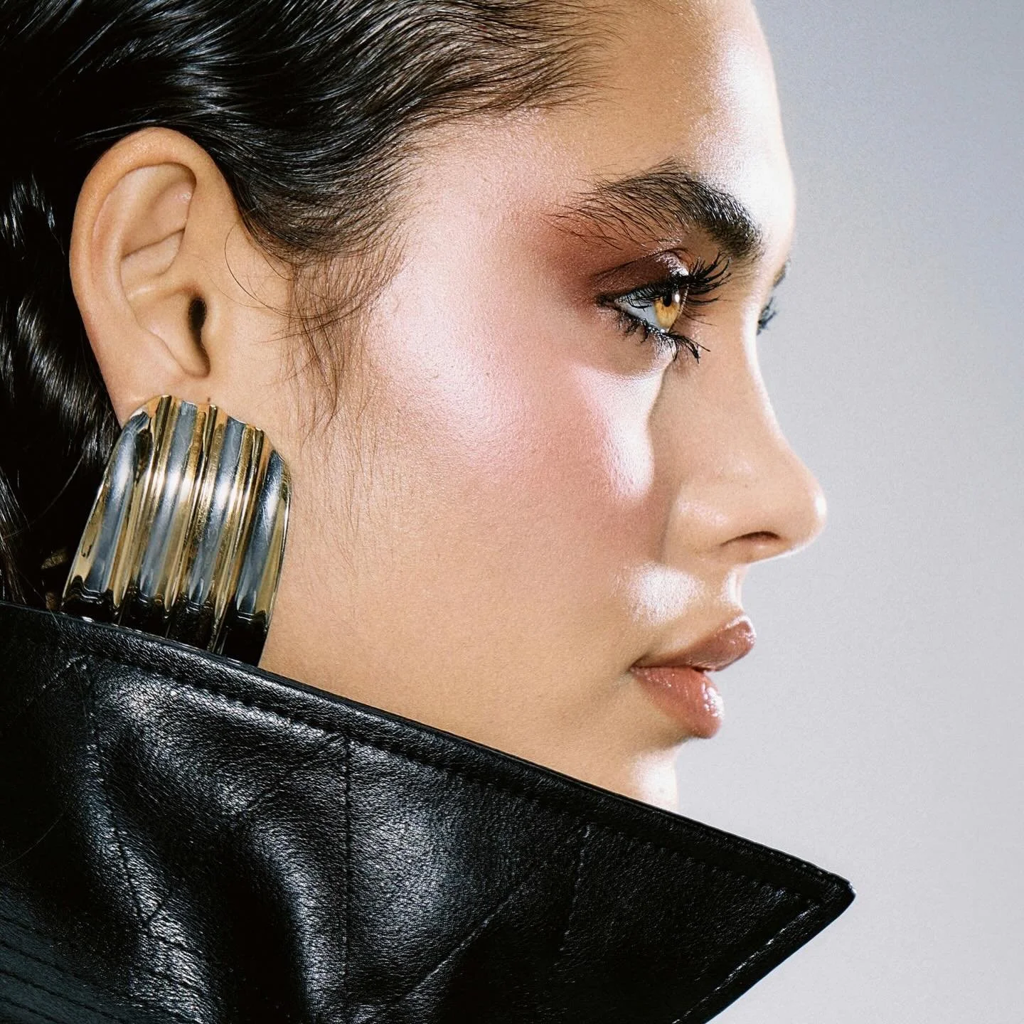 EDITORIAL 💕
Skin prep with the ELIS&Eacute;E Guasha and Eye Tools 

Photographer @tessaxmaidman 
Model @sahar_mess 
Stylist @aimeebarronx 
Hmua @elisepriestley