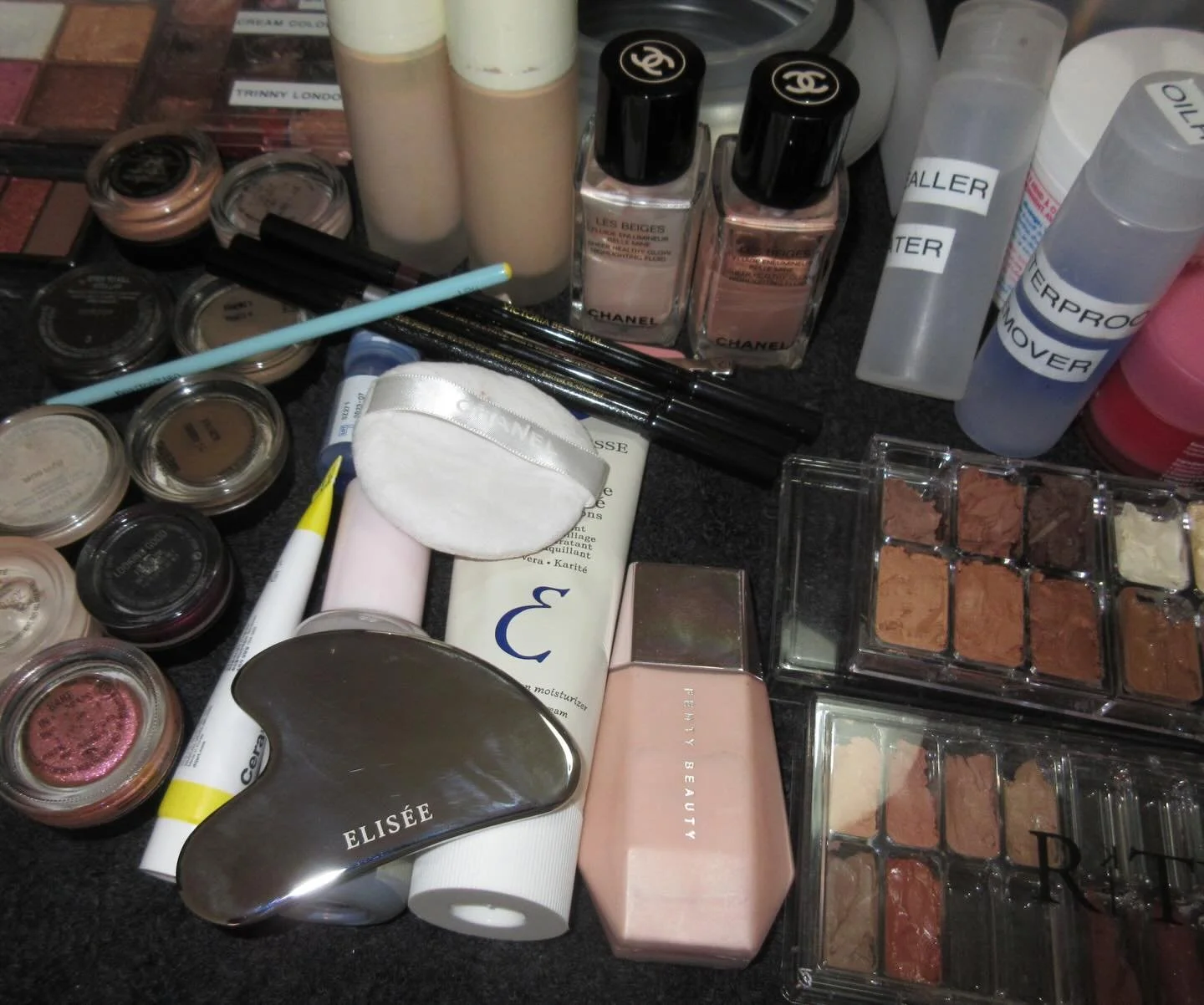 EDITORIAL 💕

Using for skin prep the ELIS&Eacute;E Guasha and Eye Tools 

Photographer @tessaxmaidman 
Model @sahar_mess 
Stylist @aimeebarronx 
Hmua @elisepriestley