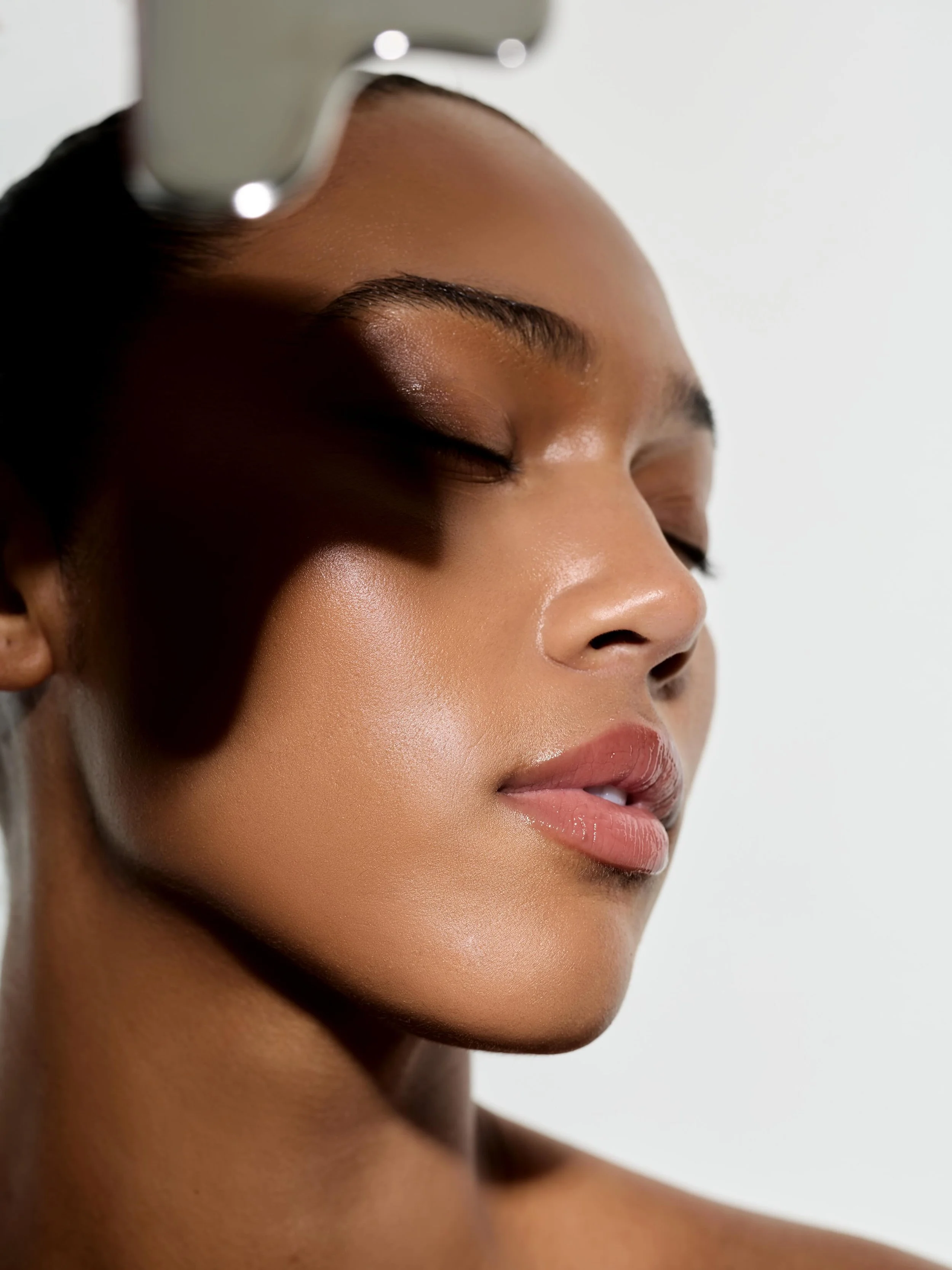 Stainless Steel Guasha by ELIS&Eacute;E 

Photographer @mrliamwest 
Model @whitneyrobyn 
Makeup @elisepriestley