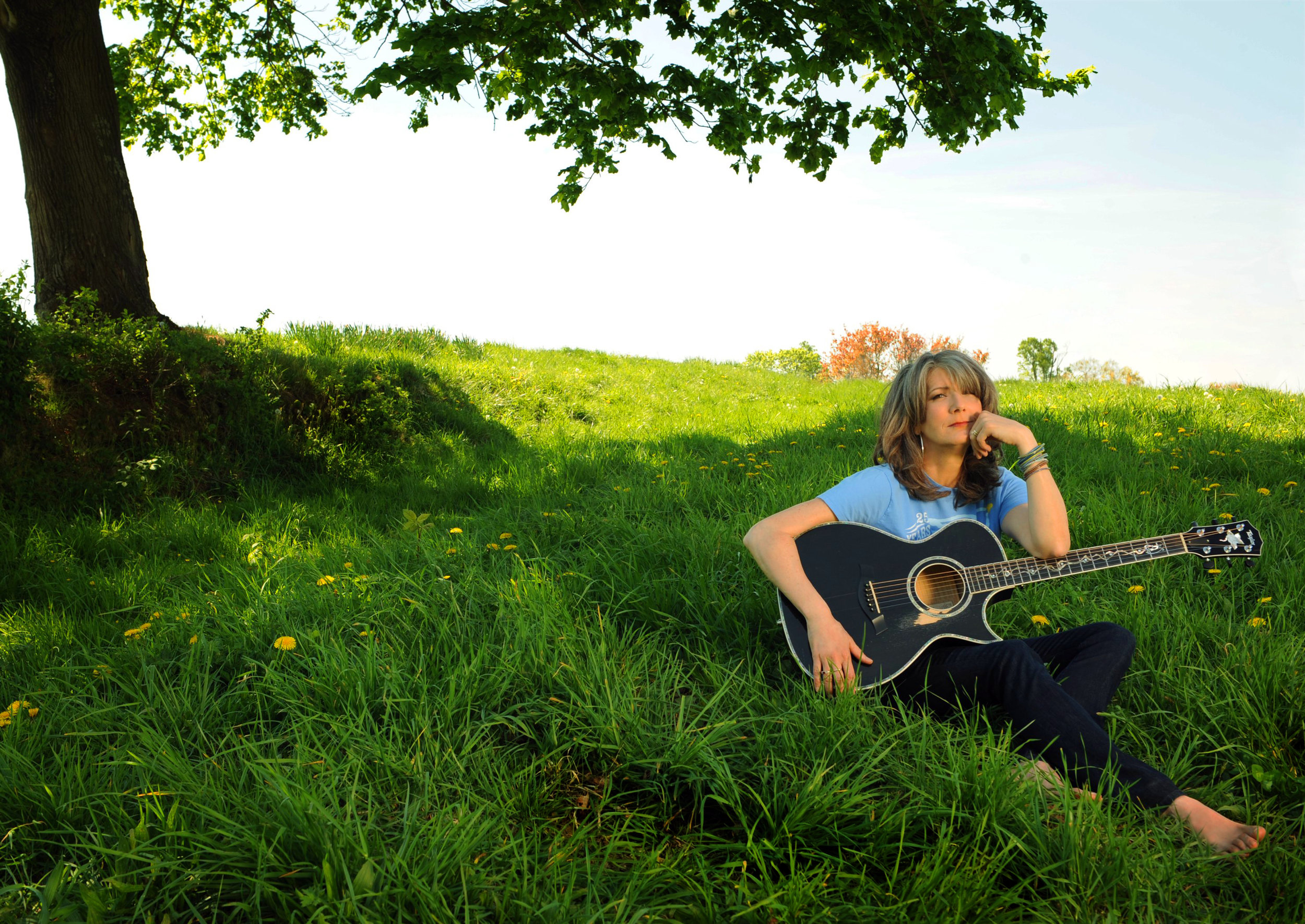 Kathy Mattea "The Acoustic Living Room" at Landmark on Main Street: Sunday 2/12/17