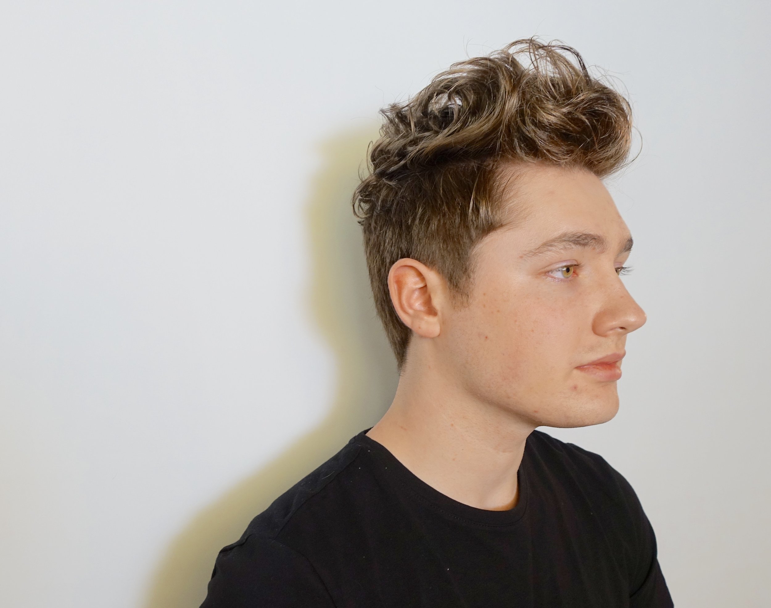 Bleket med balayage tenkikk og farget opp igjen med en kald mørkblond farge