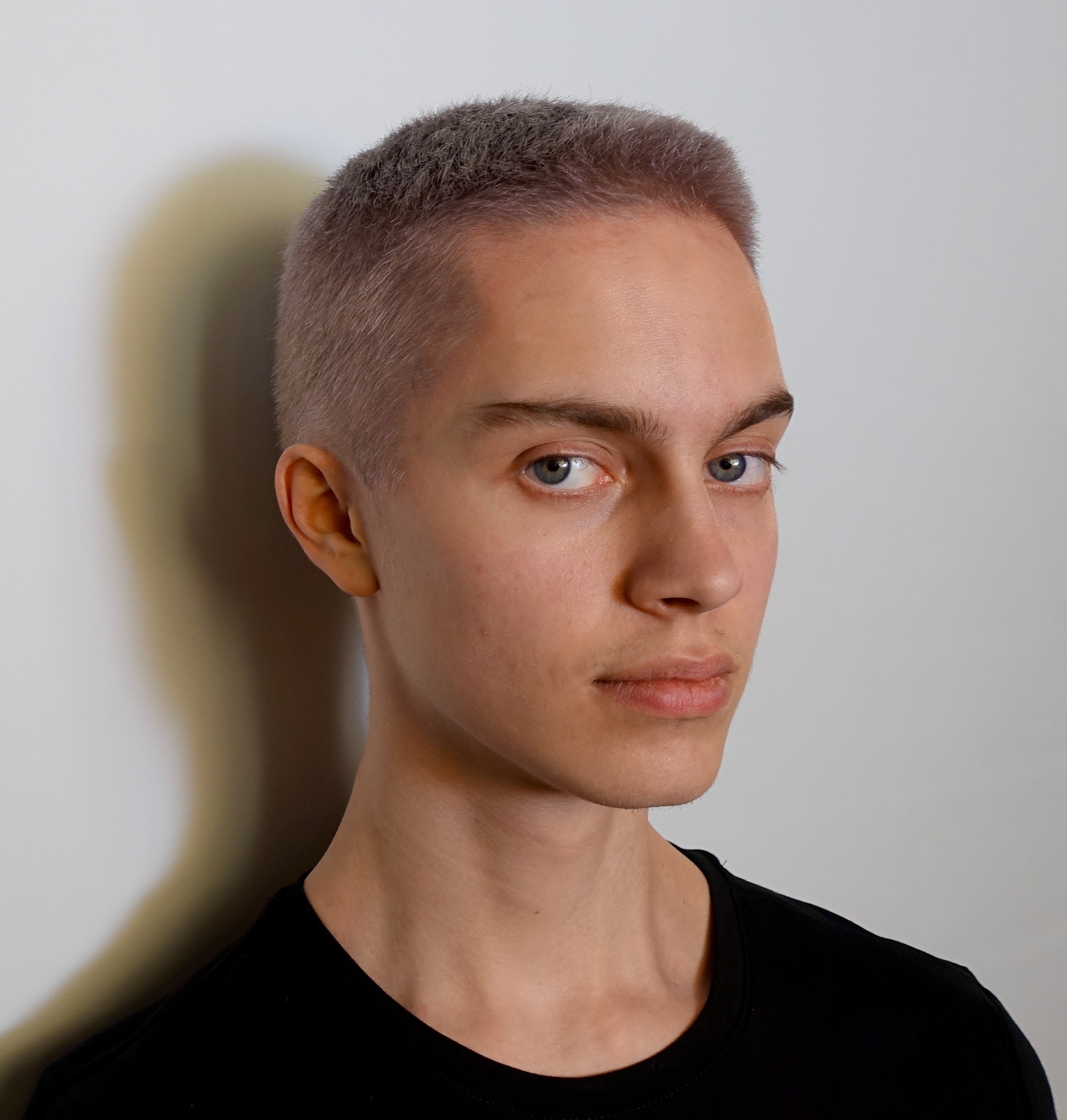 Helbleket først, deretter farget med en lys violett farge.