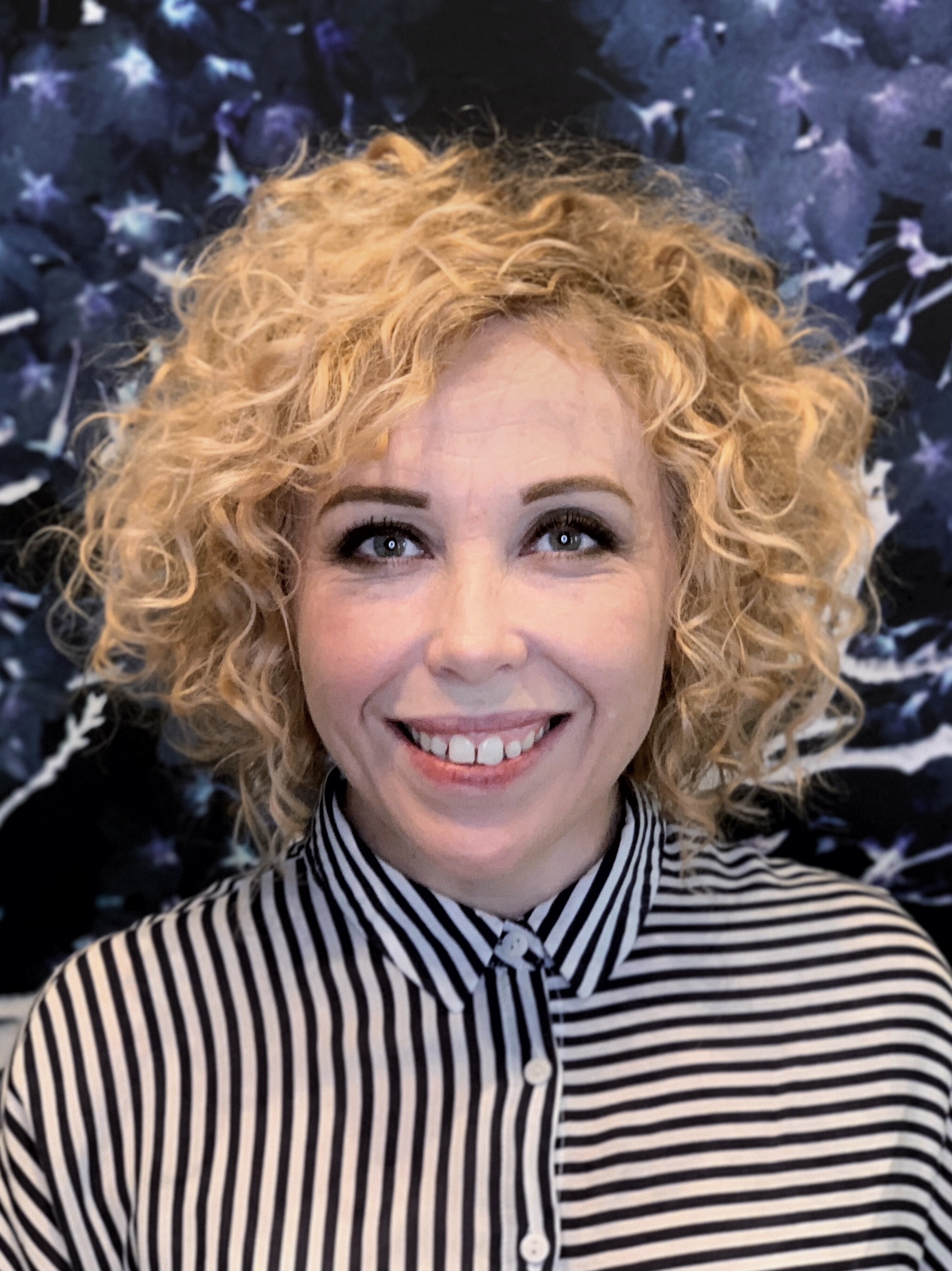 MICHELLE - FRISØR og LÆRER Les dette på norsk...... Michelle Trained and Qualified in the United Kingdom. 16 years of experience, within this time she became a Colour Expert with Loreal, an ambassodor for Kerastase and focused on customer service and customer experience. She took part in an Art Team in London and in Norway, passing on knowledge and educating stylists in all categories. In 2014 she won 'womans image' in Headmasters UK annual awards. Michelle has a passion for hairdressing and everything that goes with it. Colour is her strength -allthough she enjoys all aspects involved in the process. Michelle has experience with bridal hair. Styling and blowdrying are always part of the service. It all begins with a great attitude.