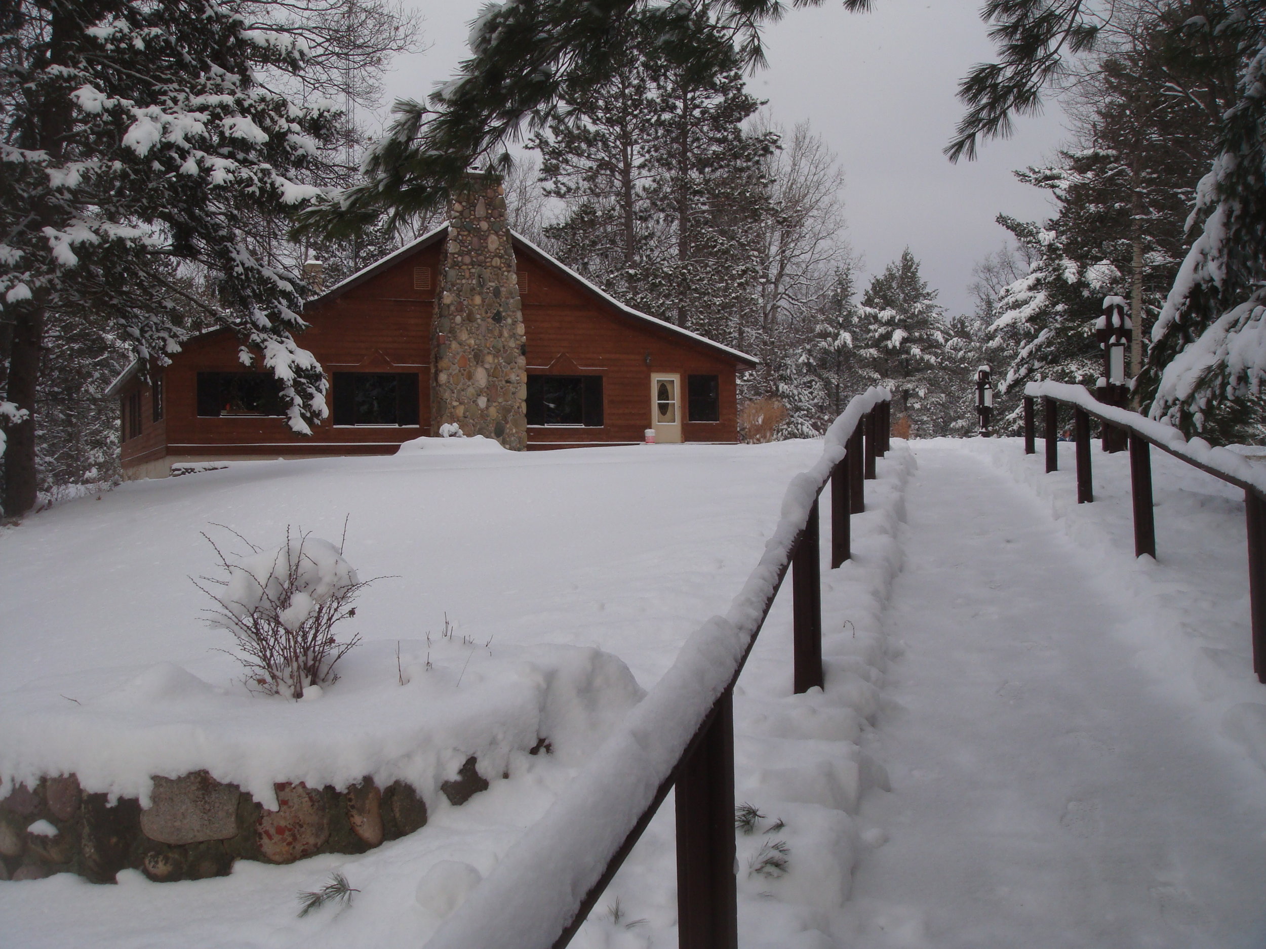 Snowy path up to the Lodge.JPG