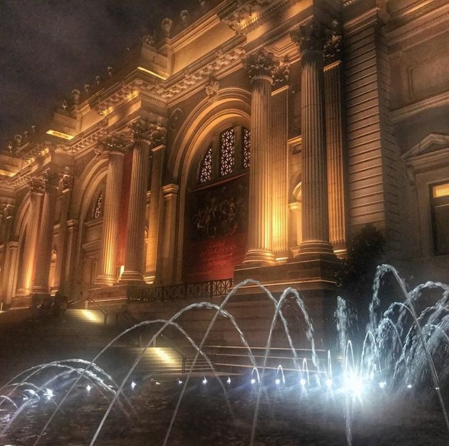Just another beautiful night at the Museum! #metmagic #oasisgrouptours #oasisbiblicaltours #oasistrips #bibletours #theocratichistorytours
#jwbibletours #jwtours #themet #oasisatthemet #metbibletours #metmuseumbibletours