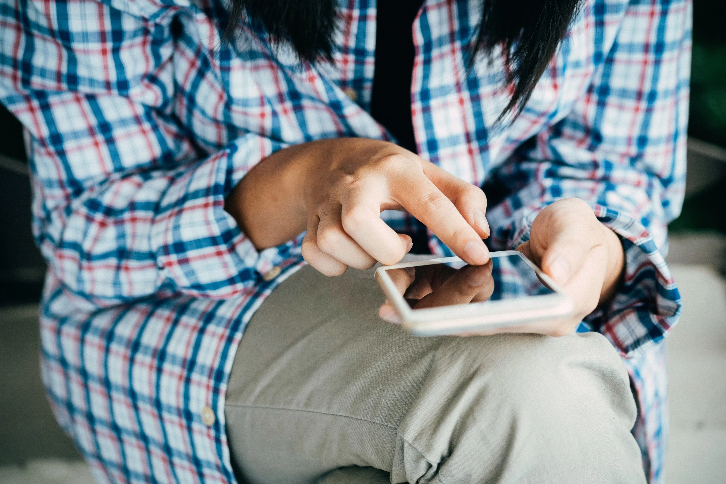 cellphone-close-up-communication-367273.jpg