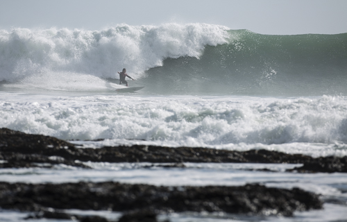  Old mate Dave Gilbert giving the swell some scale