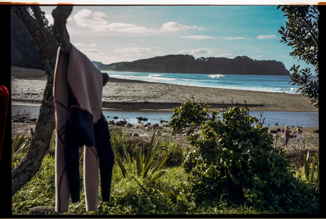 This is not a photo of the waves, it's a shoot of the Rip Curl 4/3 Flashbomb... damn I love that wetsuit's fleecey warmness.
