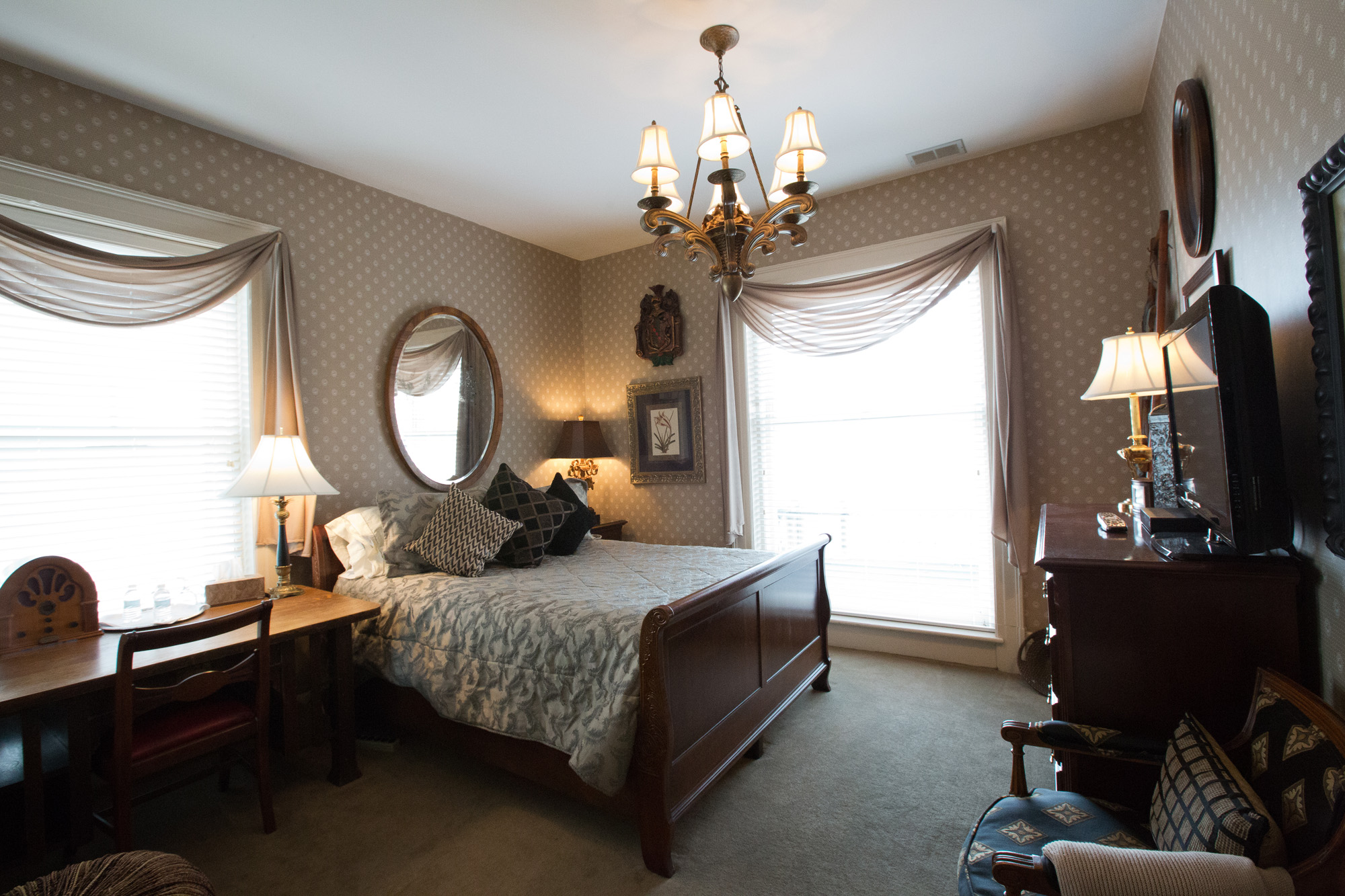  Room 4 - Single Queen Bedroom - $140 per night 