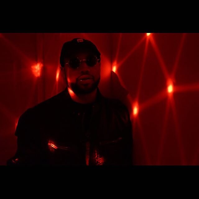 R E D  L I G H T  S P E C I A L 🎈 🧸 
#red #redlight #art #visual #me #the #lights #make #everything #pop #funktionultra #new #music #song #sing #singing #musician #i  #we #black #photooftheday #photography