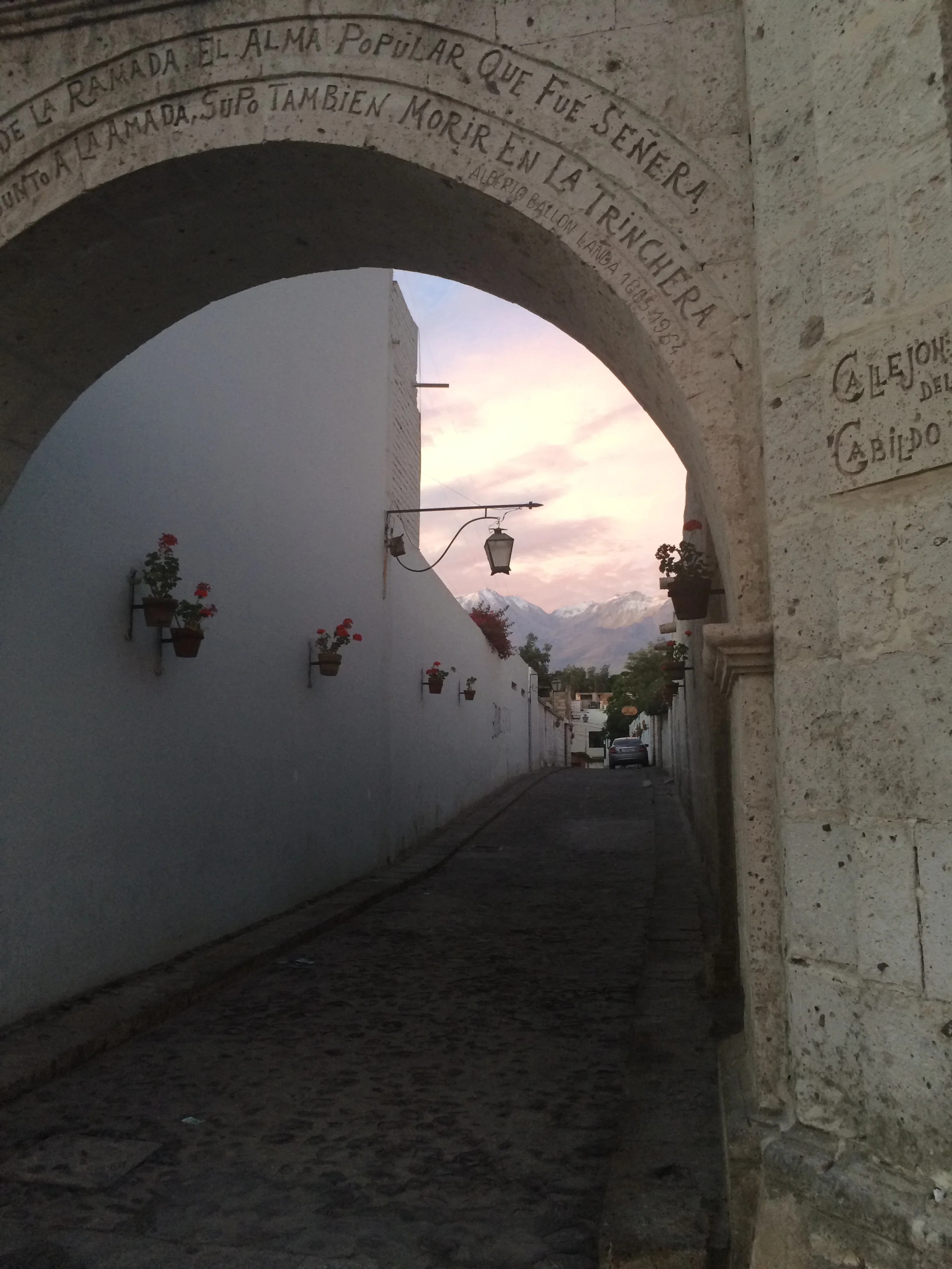 Calle Zela: Traditional Street Sounds