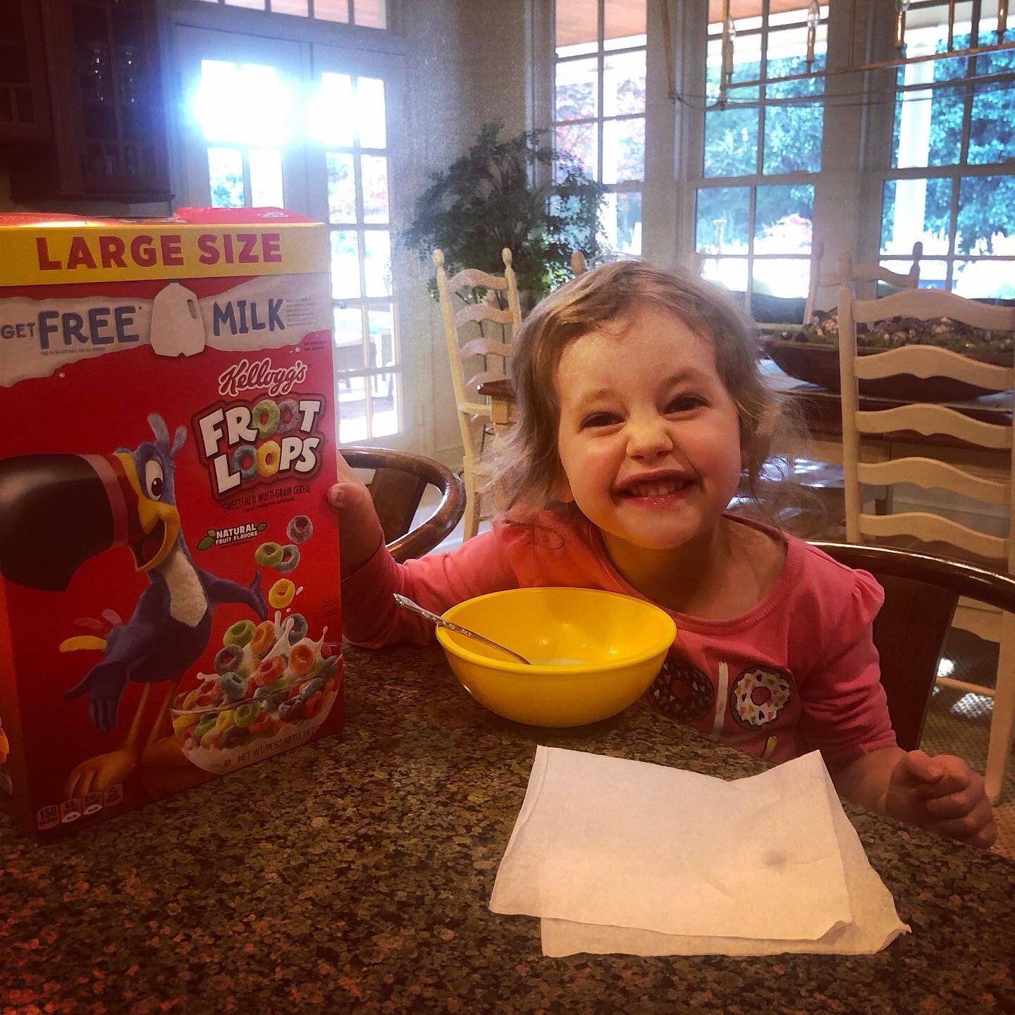 Since July  #adileenkate has been asking for Froot Loops when we go visit the United States. Thanks to @annocopeland and @kincopeland her first snack when we got to Alabama today was of course...Froot Loops. That face is pure joy. 😂 We&rsquo;re all 