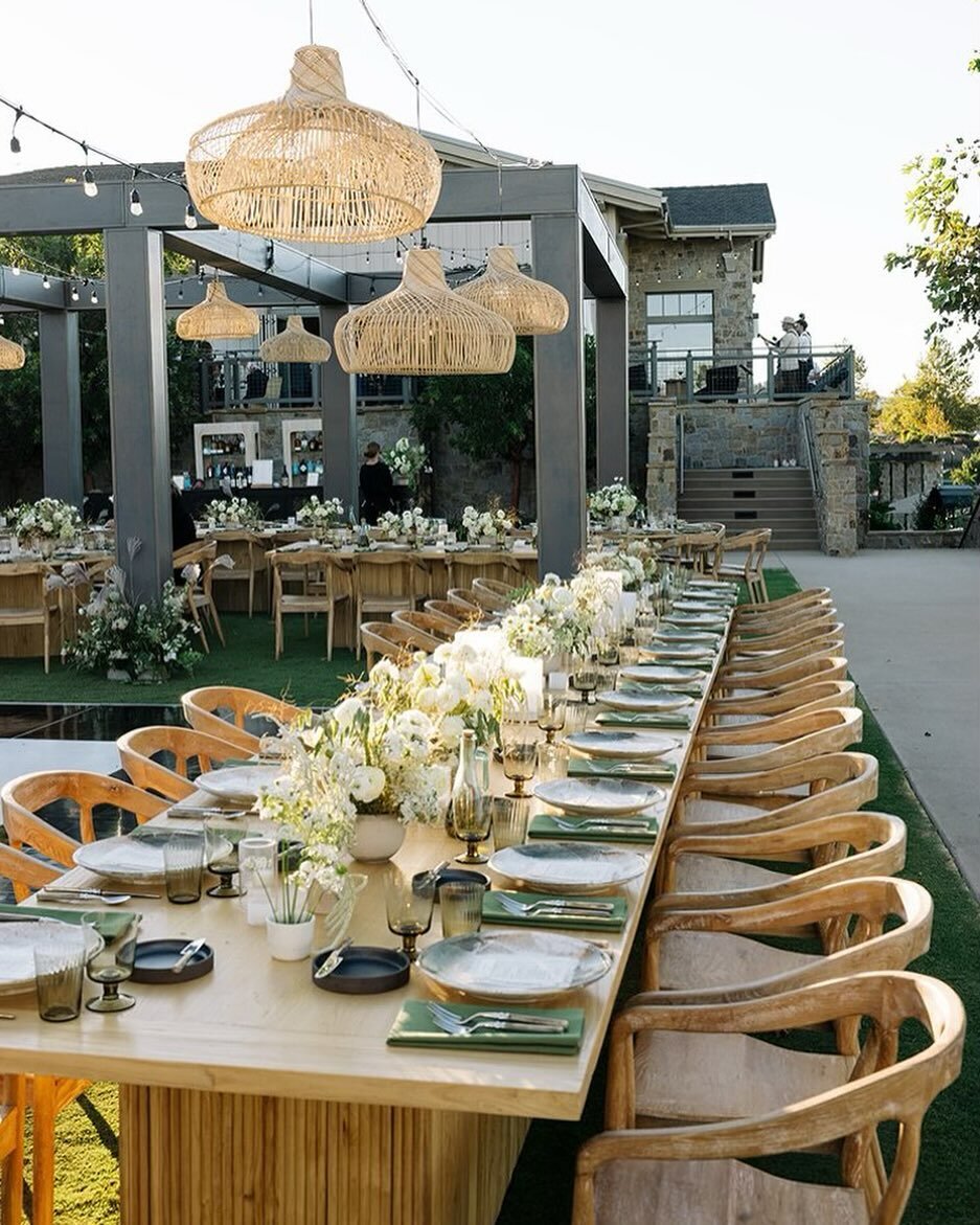 Are you Team Head Table or Sweetheart Table?

Photo @phil.and.sara @philchester 
Rentals @foundrentalco @townandcountry_eventrentals 
Tabletop @theark_ @bbjlatavola 
Catering @rhccweddings