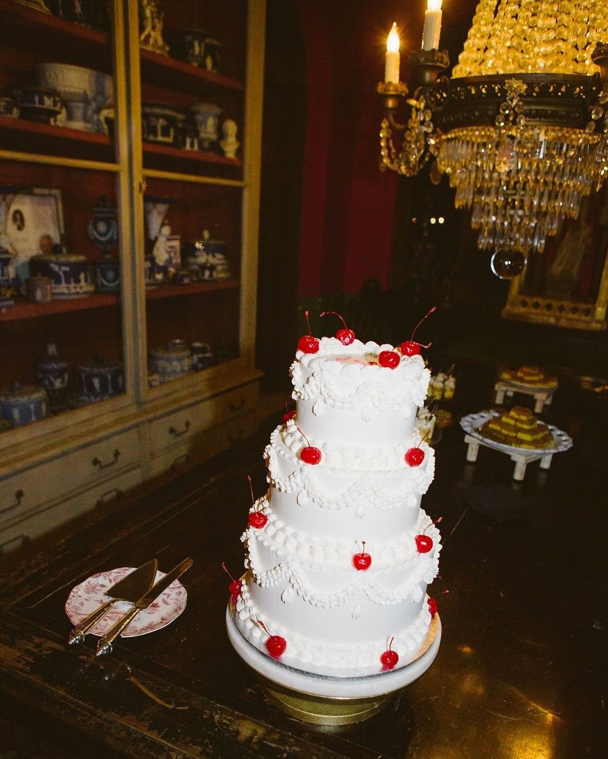 The cutest 🍒 cake by @cakequeenla

Photo @theshalomimaginative