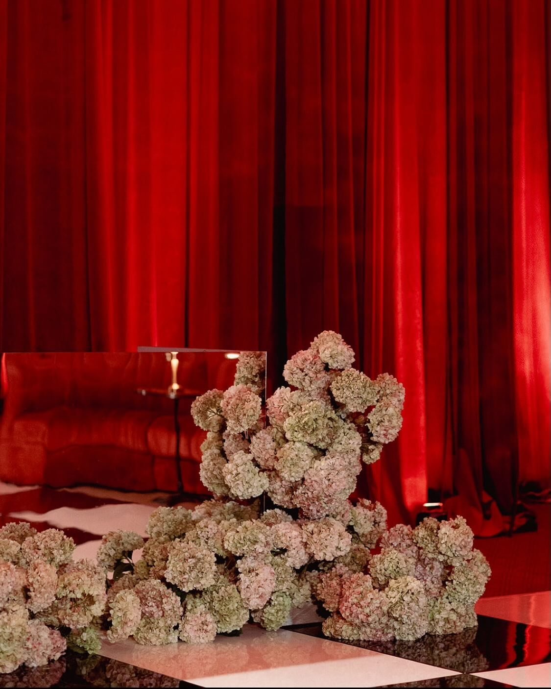 Mirrored DJ booth of our dreams

Photo @sarah___lawless 
Florals &amp; Planning @hellogemevents 
Music @dartcollective 
Video @wethedrakes 
Rentals @mtb_event_rentals @foundrentalco 
Draping &amp; Dancefloor @teamimpulseevents