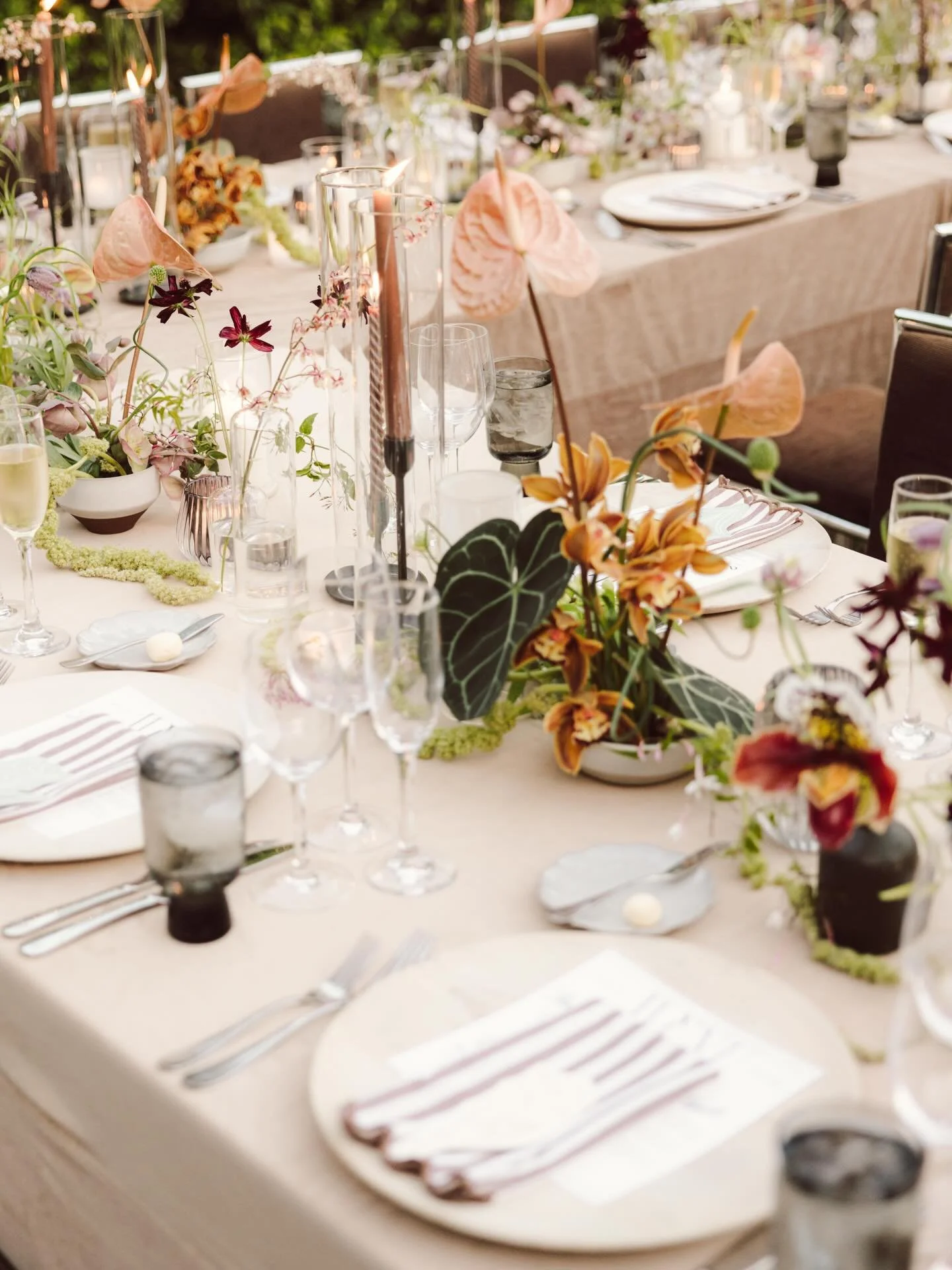 Textured florals and collected elements brought this table to life!

Photo @jeffreynewbyphoto 
Planning &amp; Florals @hellogemevents 
Venue &amp; Catering @parkerpalmsprings 
Rentals @teamimpulseevents @catalogatelier @twoofakind_rentals @fabulous_e