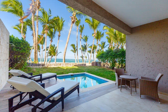 Oceanfront suite with private pool