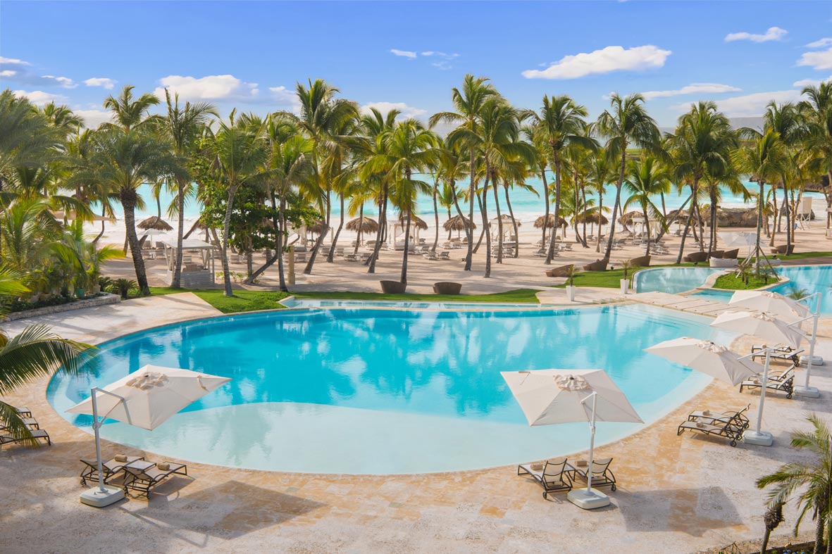 WEB_Eden-Roc-Infinity-Pool_Beach_8238-(1)-copy.jpg