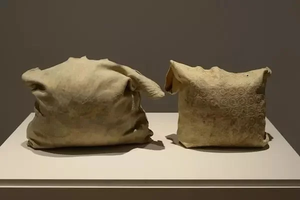 ▲ Jordan Bennett 作品《Artifact Bags》,2013-2015年,图片来源:Museum of Capitalis