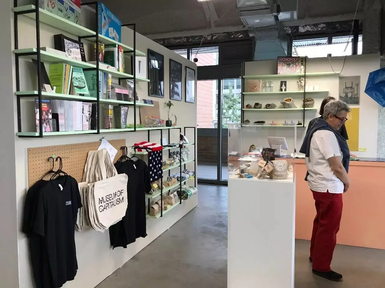 ▲ Evan Desmond Yee《The Gift Shop/Shop of Desires》,2017年,图片来源:Museum of Capitalism