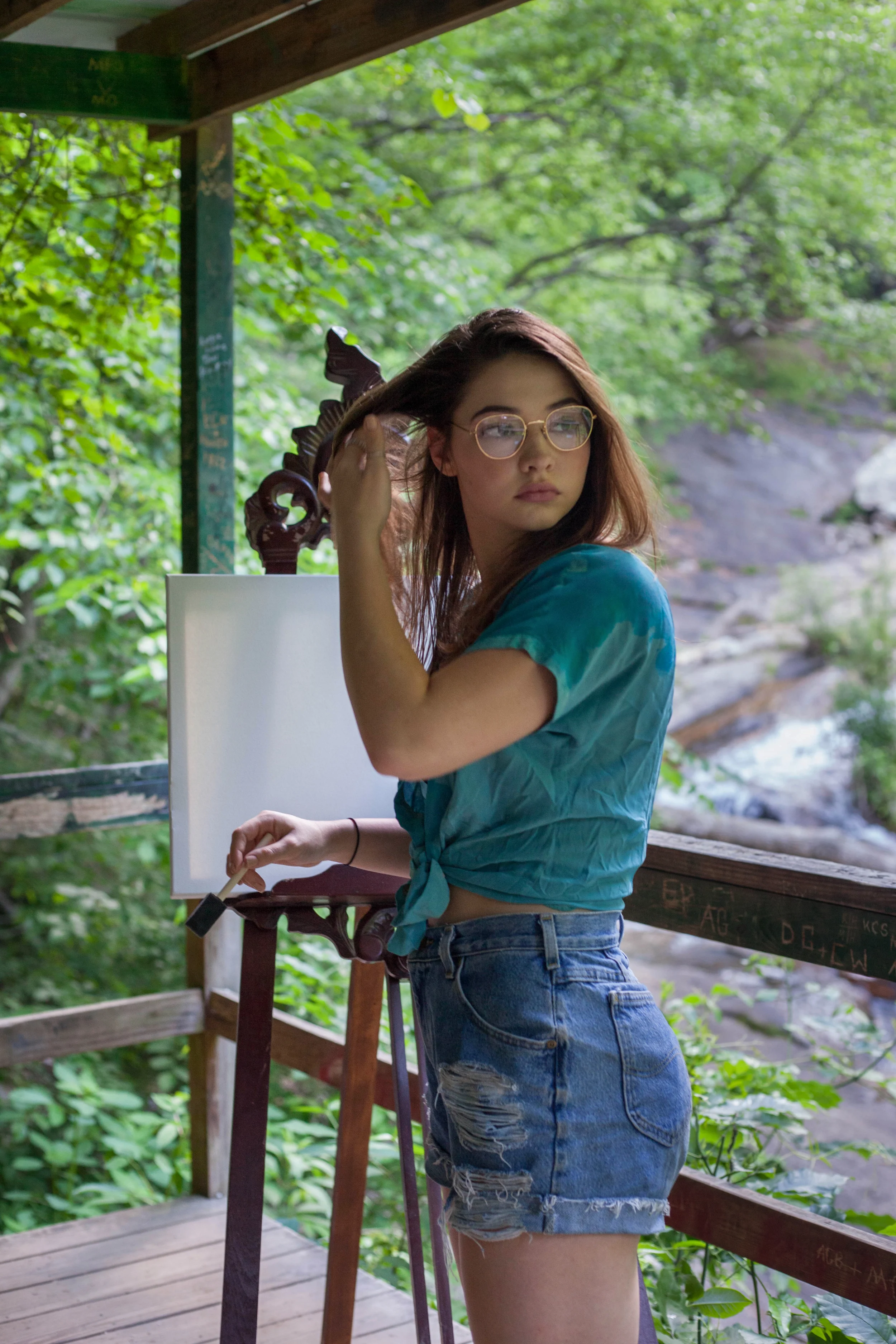 Madelyn Cline on set of Wildflowers