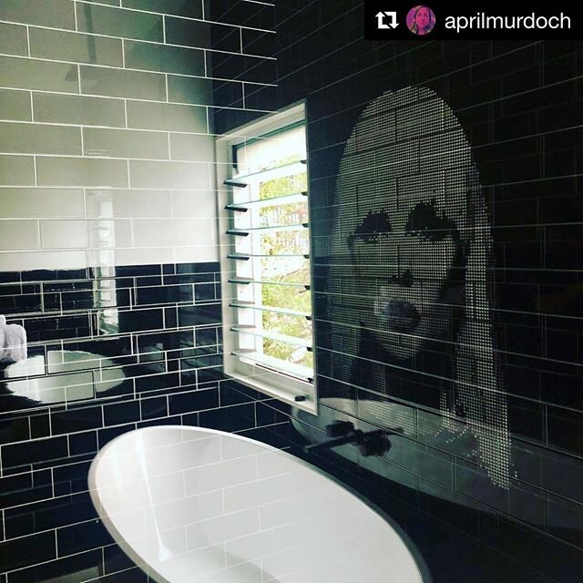 👏 Love this! Capturing our Blondie from a different angle. . .
#Repost @aprilmurdoch ・・・
If anyone needs a stopover on the way up north then I recommend the Boogie Woogie Beach House in Old Bar. We've had fun here. This is our bathroom in the 'Blond