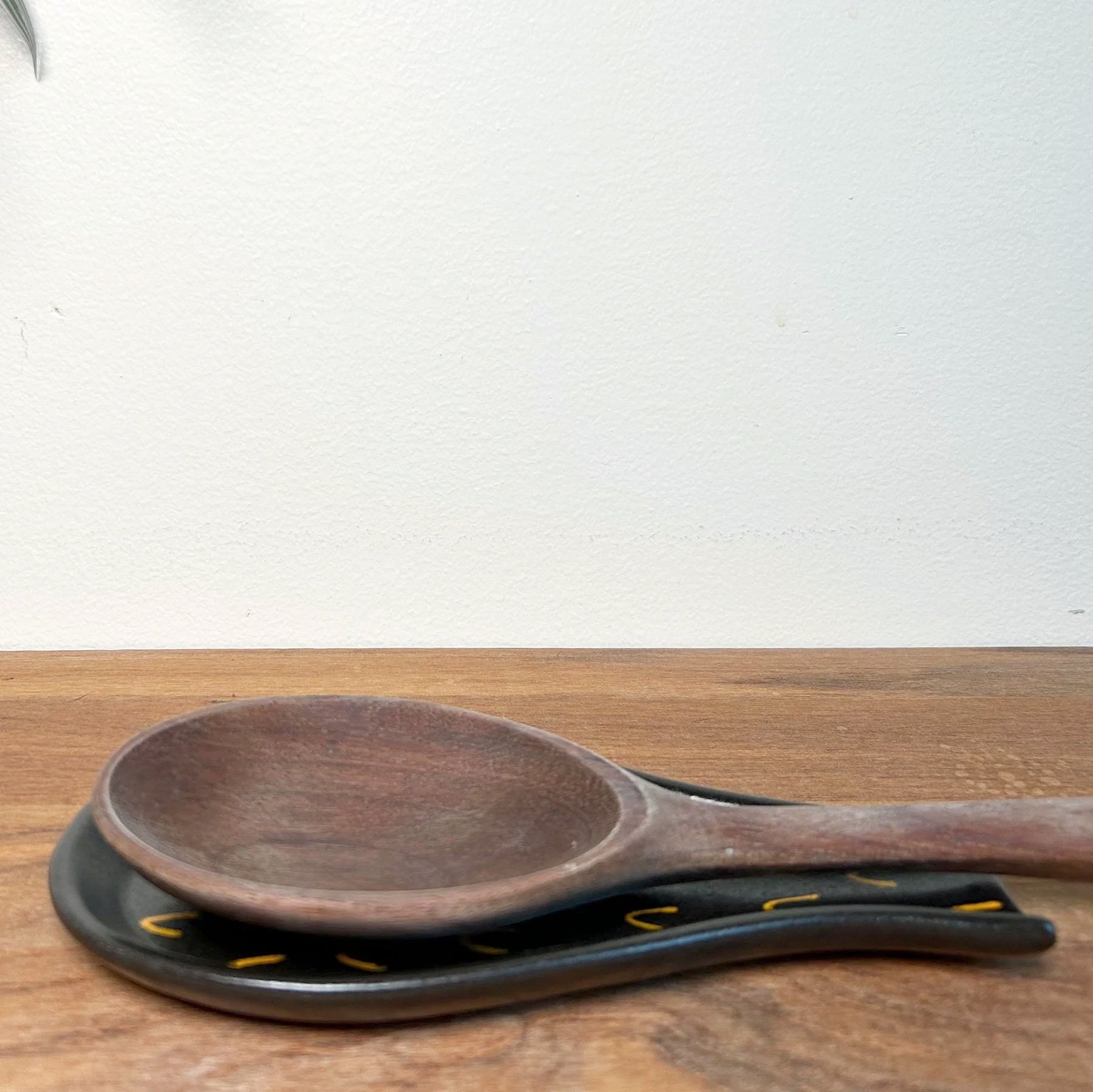 blkspoonholderorangec.jpg