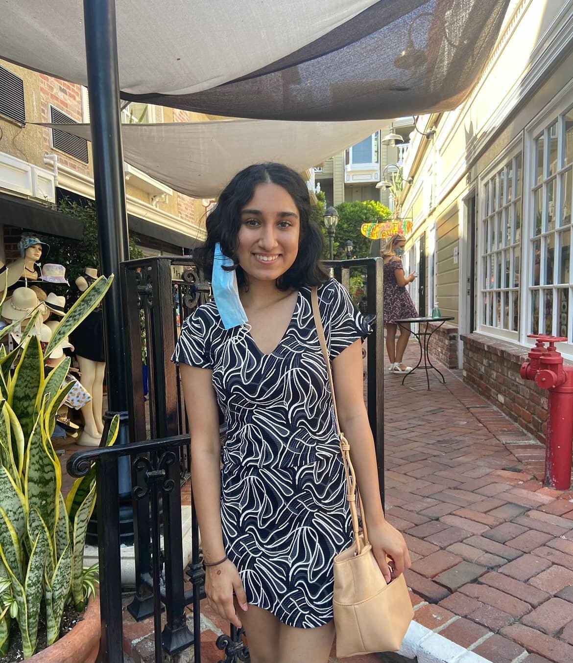 New Initiate Spotlight: Anushka! 🌸
---
My name is Anushka Bharwani and I am a second year Pharmaceutical major and Math minor. Post graduation, I hope to pursue my PhD in Medicinal Chemistry and work in drug research and development. Outside of scho