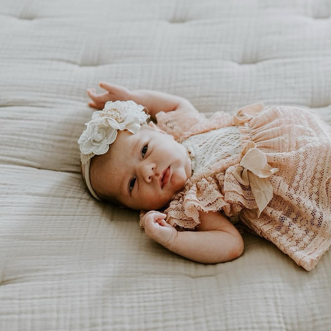 It&rsquo;s been an extremely busy Saturday👏 I&rsquo;ve been working all morning on the Upp wedding, I have to head out soon for another family session tonight in Portland AND I have 13 mommy + me mini sessions tomorrow ❤️ Before I turn the computer 