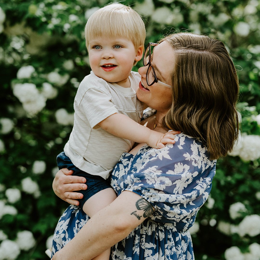 The Hydrangeas really came out and shined for this Muncie session ❤️ THANK YOU Rogers family, it's always so great chatting with you both. 

I can't even believe how big little Jonah has gotten ❤️ he is going to be the best big bro very soon! 

India