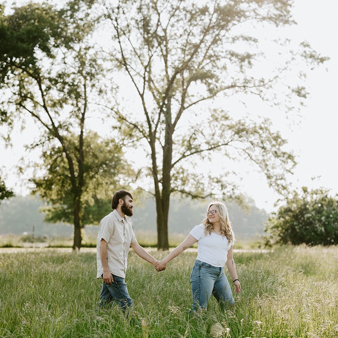 Lukas + Emma are getting married this coming March ❤️

We held off on our first session due to dreary skies but, I am happy to report our second date turned out beautiful! We explored Bearcreek Farms and took full advantage of that sunshine ☀️

India