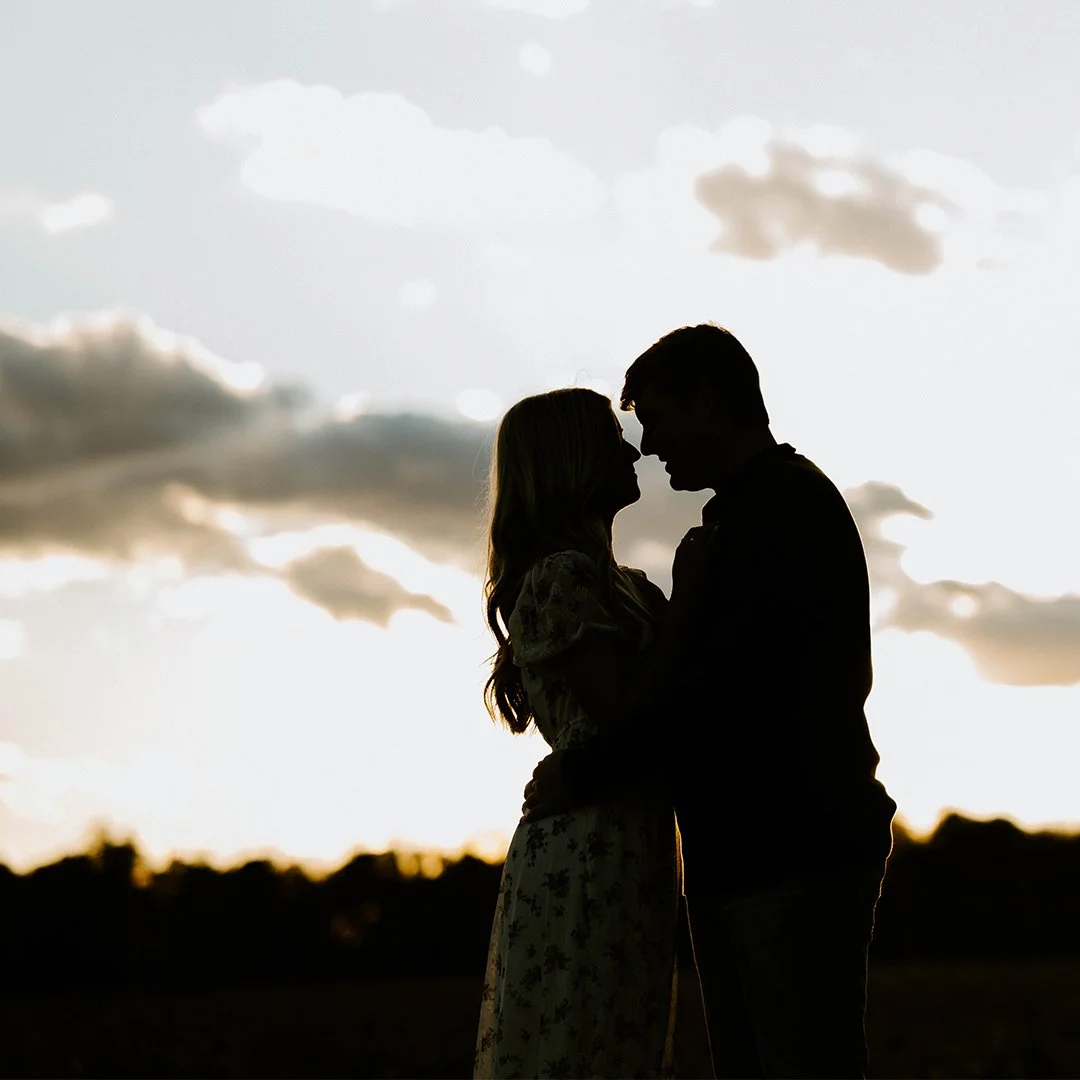 I have TONS of dreamy sneak peeks making their way out today and I know there's tons of you excited to see them! 

Here's a look into Kristen + Jacob's engagement session 🍂

#indianaphotographer #engagementphotographer #fortwaynephotographer #fortwa