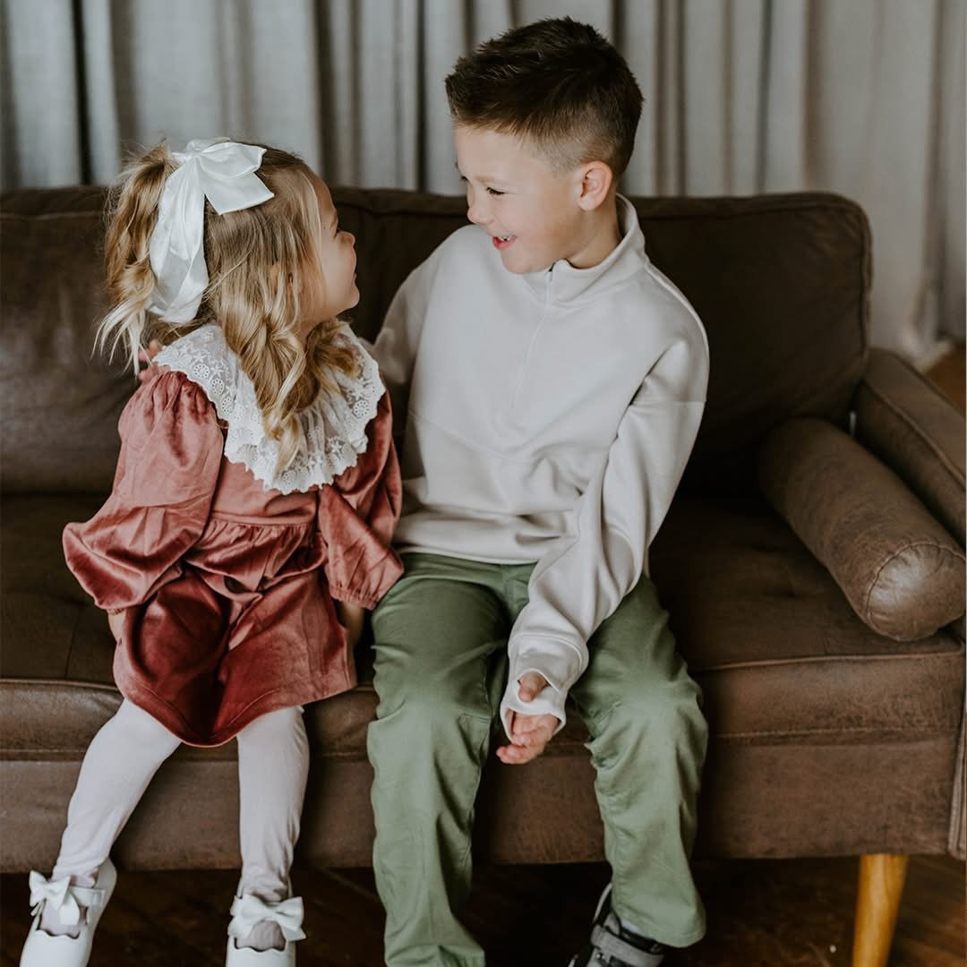 The Jaskee family cashed in their gift certificate from last years Christmas ❤️ Thank you @parlorstudios for always having a cozy option for all things indoor! 
It&rsquo;s not too late to snag a gift certificate for Christmas! I can mail out ASAP aft