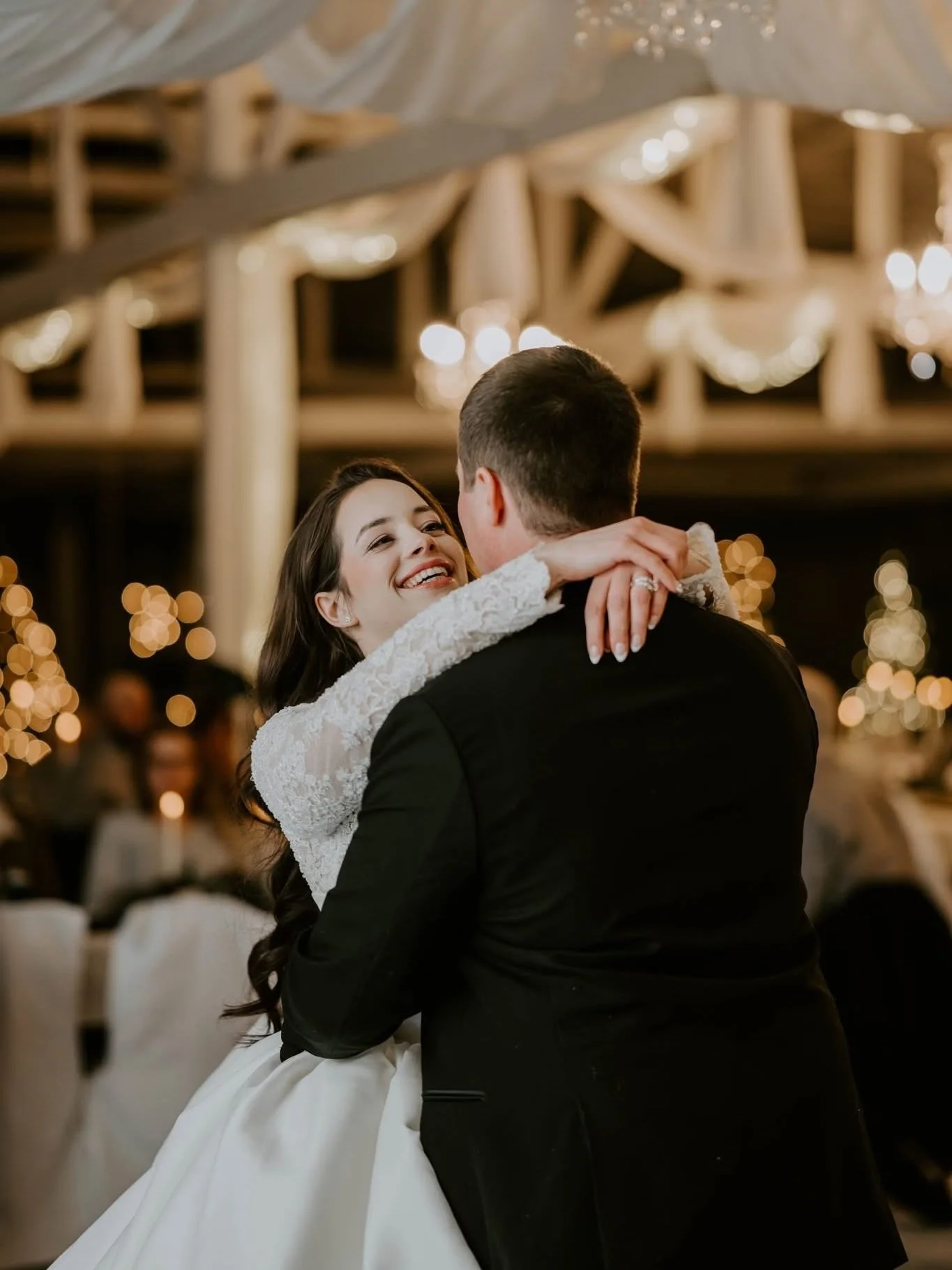 Obsessed is an understatement 🔥🔥🔥 

Indiana | snow of 2026 | indiana photographer | Fort Wayne Photographer | Indiana wedding photographer | wedding photographer | champagne pop | winter wedding | winter indiana wedding | simply rachel photography