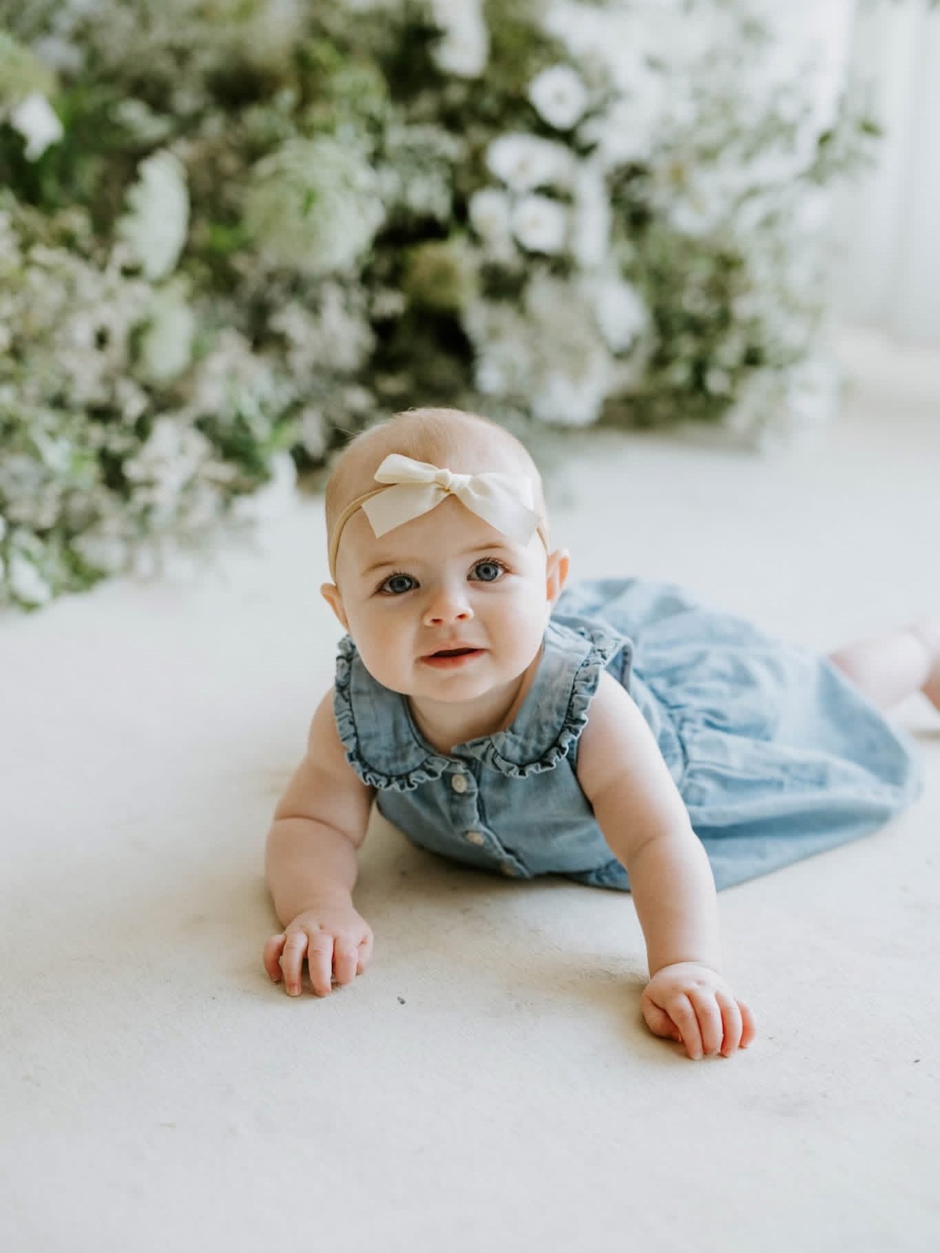 Good morning ☀️

My Wyatt girl is sleeping the morning away, so I am taking it as an advantage to get some spring minis done. The Alig family was my first group, and Maeve was such a good girl! She was full of snuggles &amp; smiles ❤️ 

I am simply w