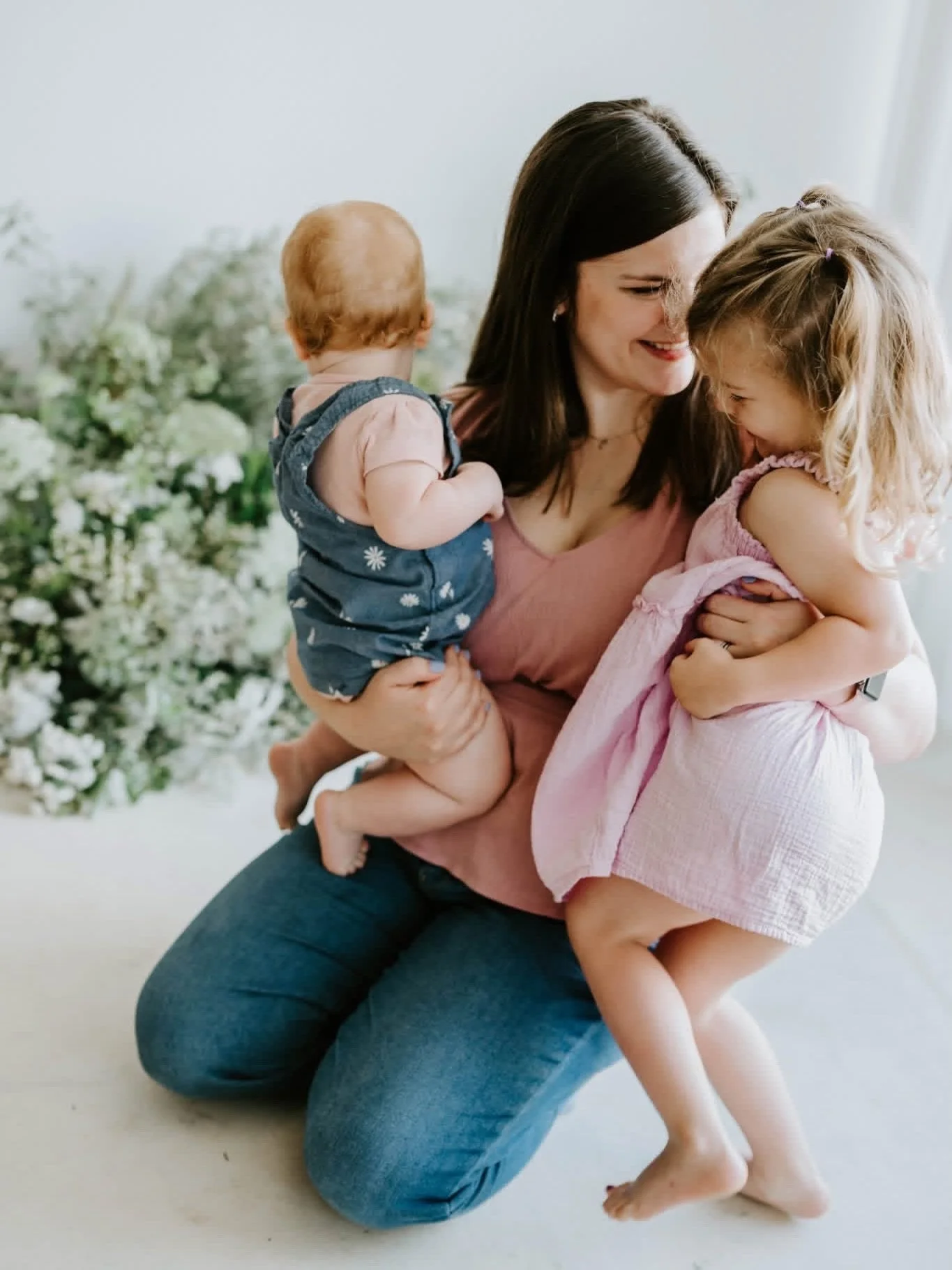 Another adorable mommy + me from spring minis🌷☀️ hoping to get back into the office tomorrow to edit the next mini! 

I have 9 gorgeous minis for y&rsquo;all ❤️