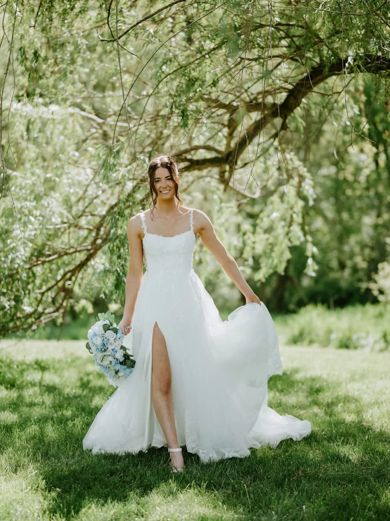 I have an INSANE amount of photos to sort through from this past Saturday with Shelby + Blake 💍 

I will be posting a full sneak peek soon, but for now can we give Shelby some love ❤️ she was stunning! 

Congratulations again to you both!!
