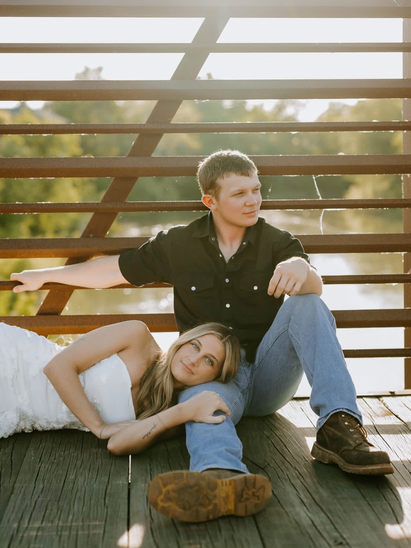 Tonight&rsquo;s engagement session with Logan + Justin was AAA-MAZING! They are getting married this October at the always great @thebarnonboundary ❤️ 

I just posted 4 pictures from their session on my story, go vote for your favorite one, I&rsquo;d