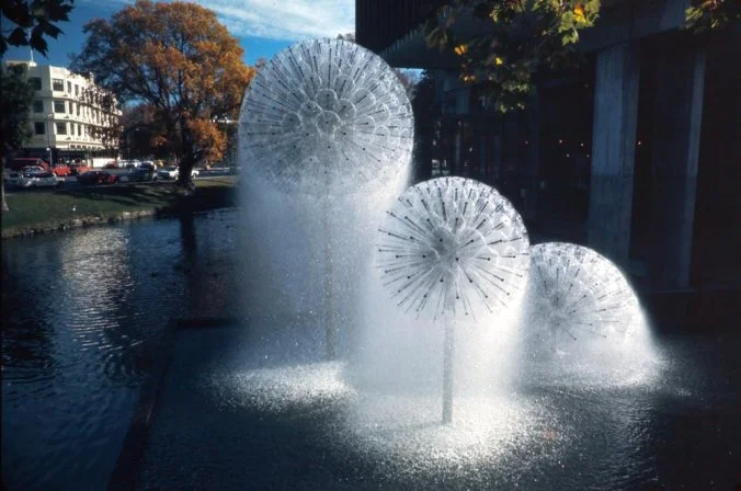 Air Mancur Dandelion di Siang Hari.jpg