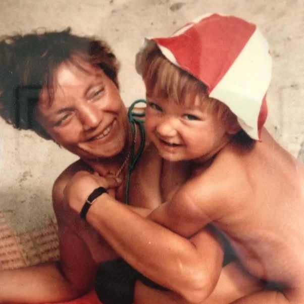 Tusen takk for at du l&aelig;rte meg &aring; lese, mamma! Og gratulerer s&aring; mye med dagen! Vi gleder oss til feire deg @rotafrua