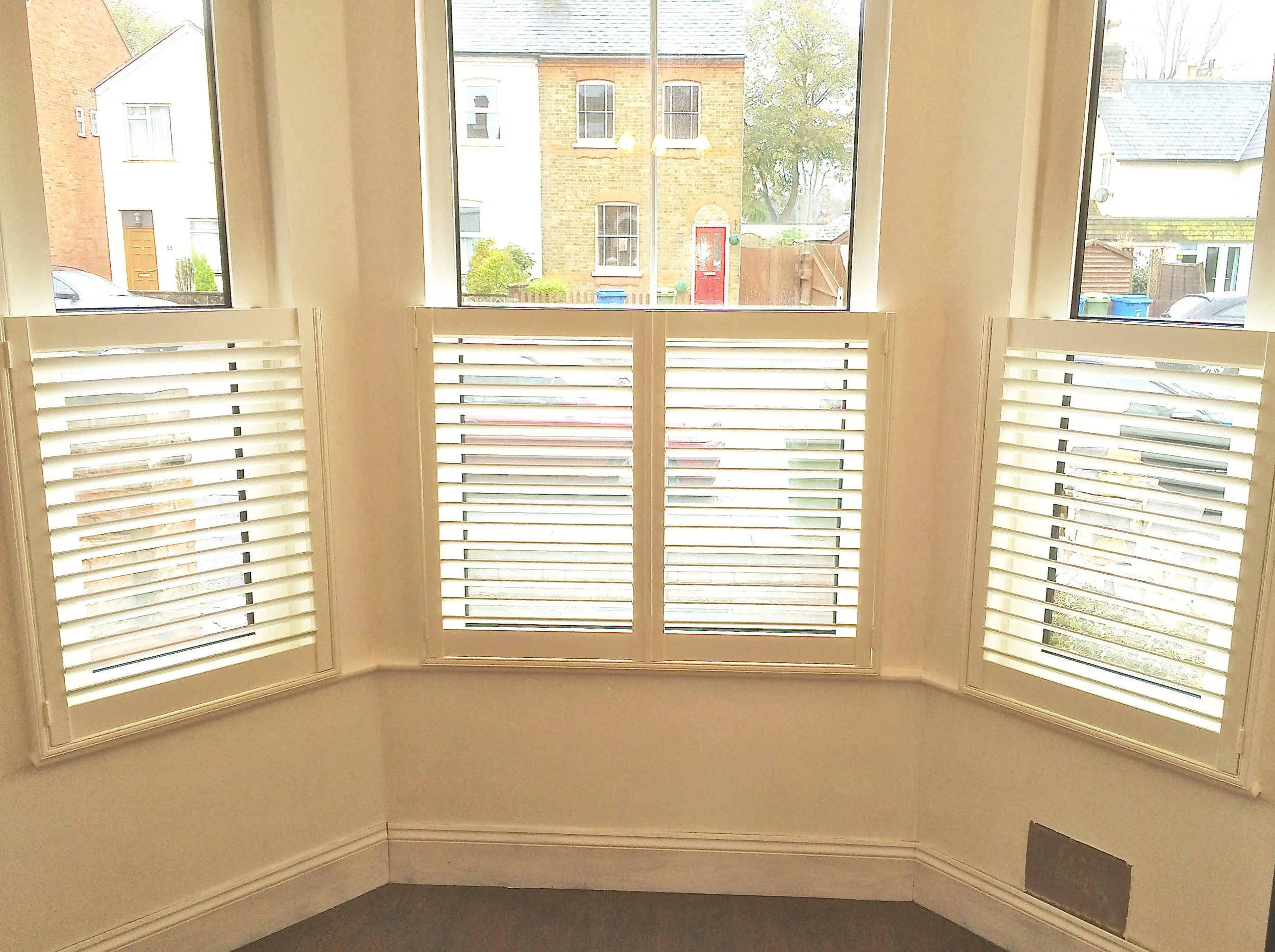 cafe-style-bay-window-shutters-in-farnborough-hampshire-ideas-for-privacy.JPG