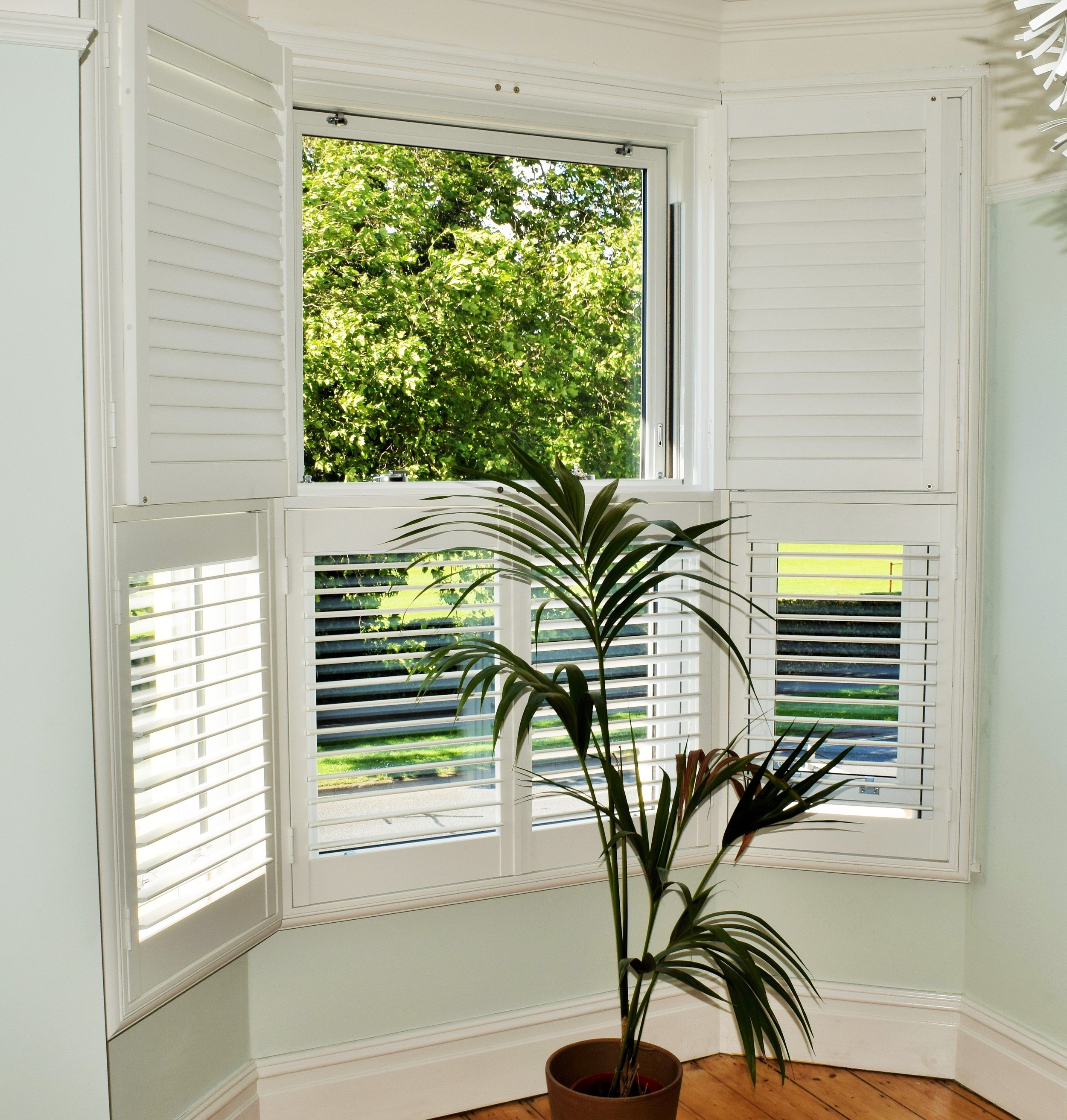 Bay window plantation shutters tier on tier Portsmouth Hampshire.JPG