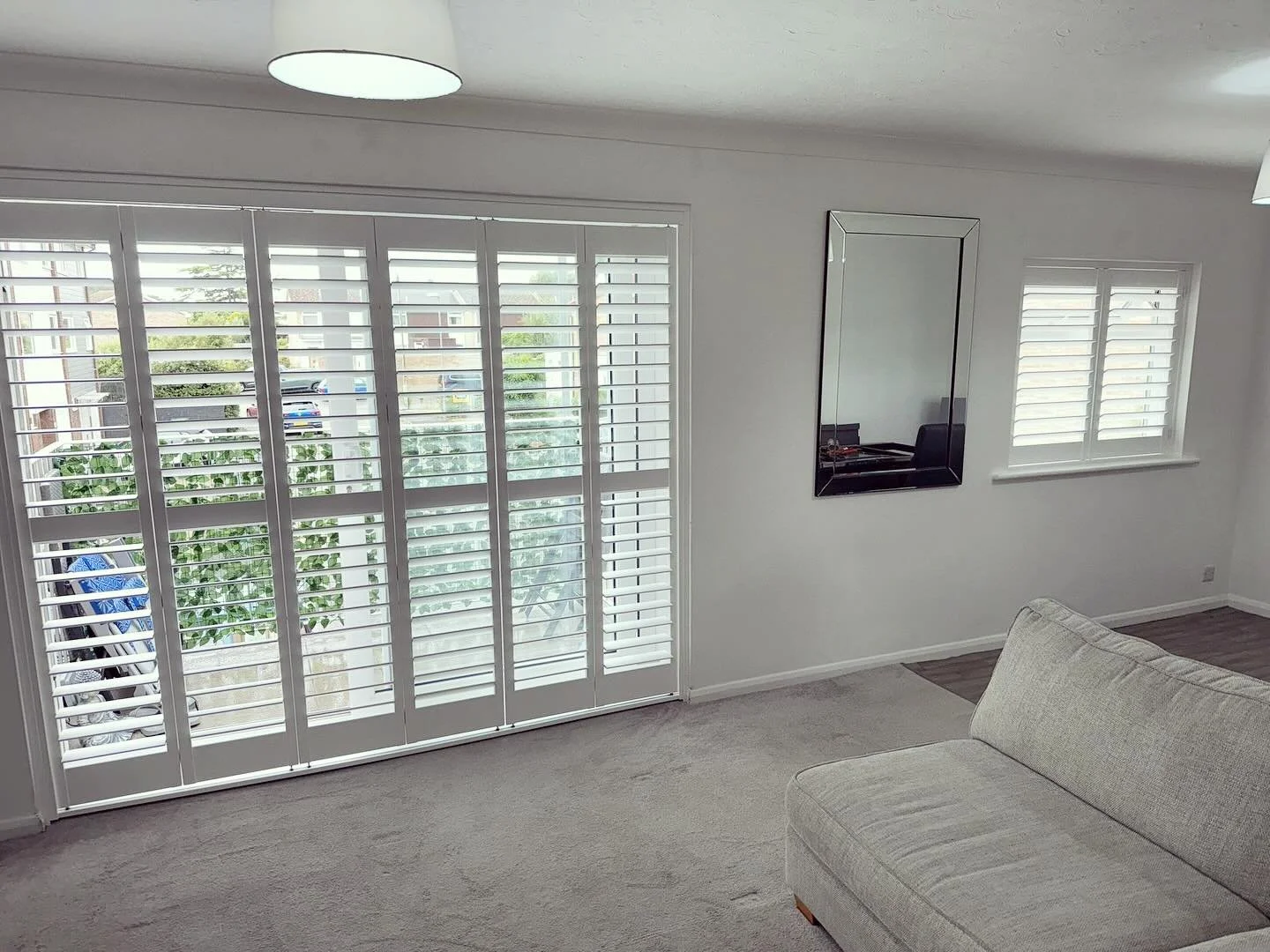 Last week we were near Christchurch installing shutters to this lovely home.
89mm louvres, in pure white with the easy tilt mechanism.
.
.
.
:
#plantationshutters #windowshutters #bespokeshutters #madetomeasure #shutters #shutterblinds #whiteshutters