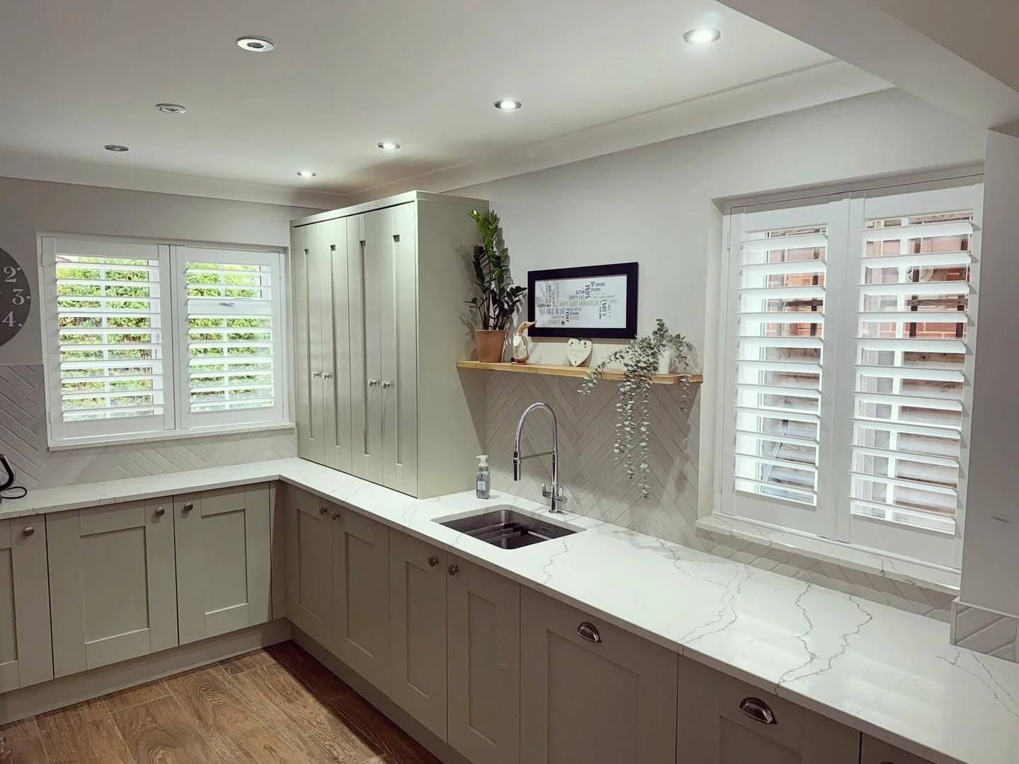 Two Hybrid Kitchen Shutters installed to this beautiful kitchen today.
89mm louvres, in white with the easy tilt mechanism.
.
.
.
#plantationshutters #windowshutters #bespokeshutters #madetomeasure #shutters #shutterblinds #whiteshutters #interiorshu