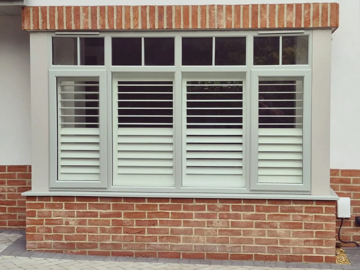 Cafe Style Hardwood Stutters installed in Throop this week.
89mm louvres, in pure white with the easy tilt mechanism.
.
.
.
#plantationshutters #windowshutters #bespokeshutters #madetomeasure #shutters #shutterblinds #whiteshutters #interiorshutters
